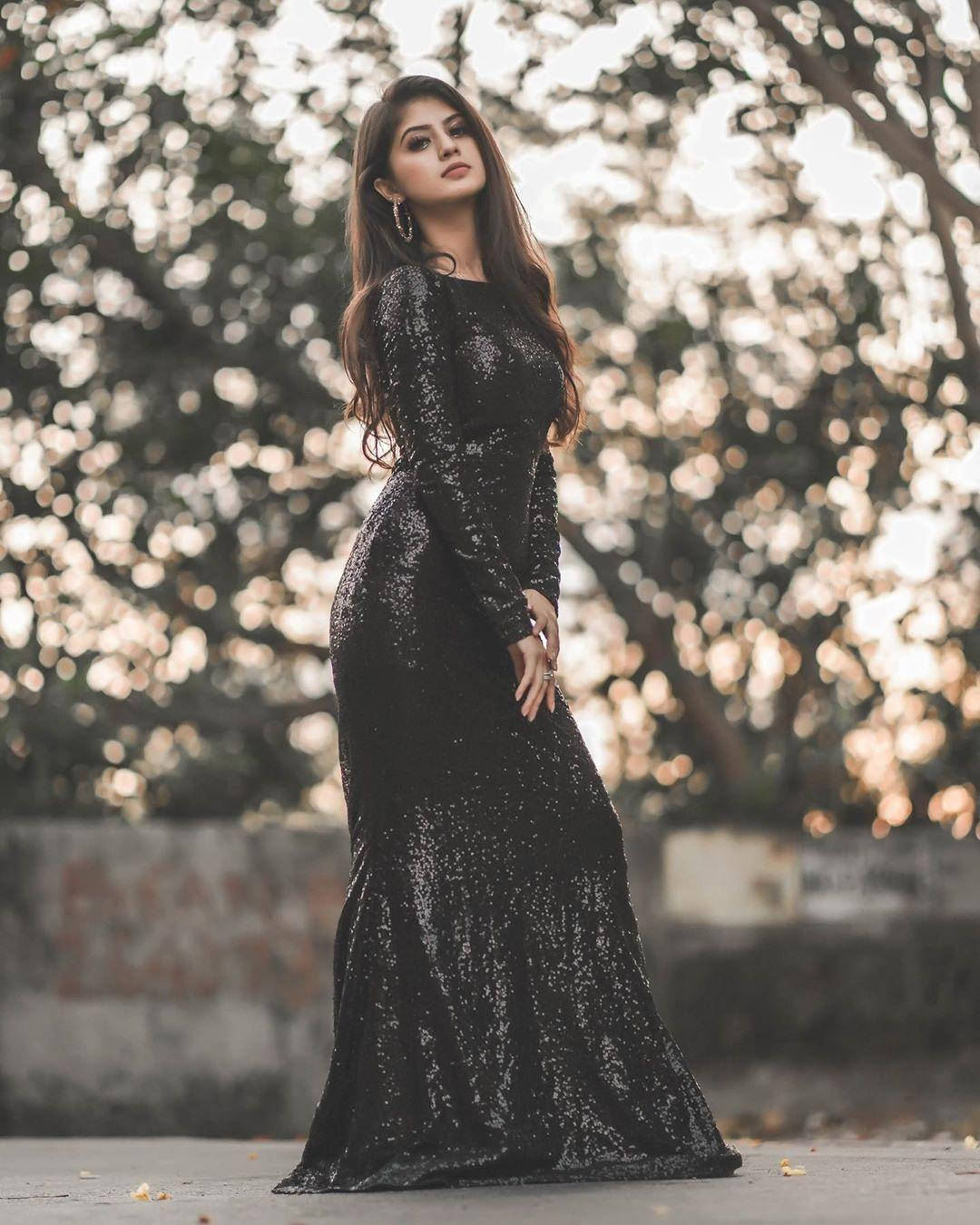 Long Black Dress Arishfa Khan