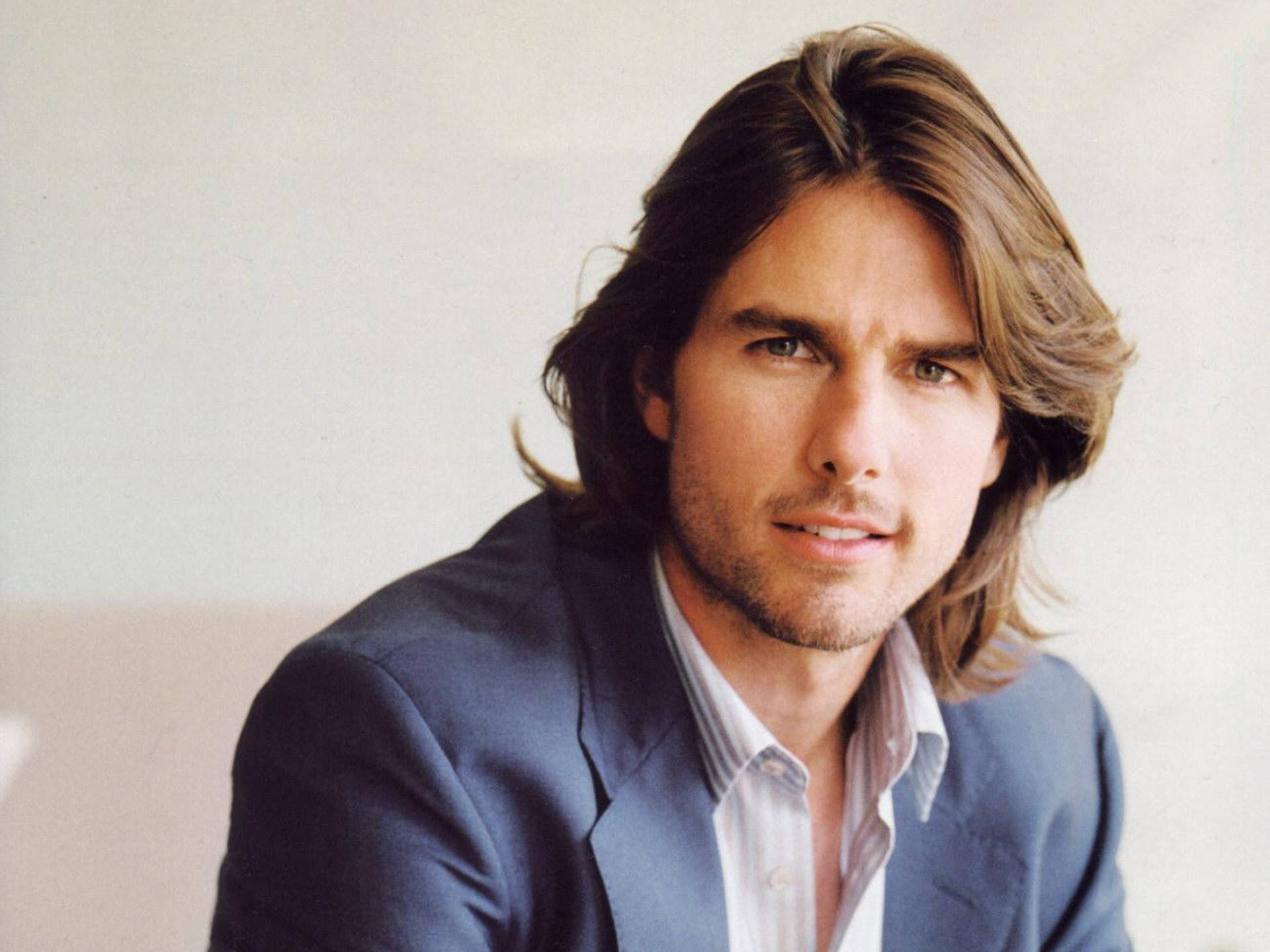 Long-haired Tom Cruise