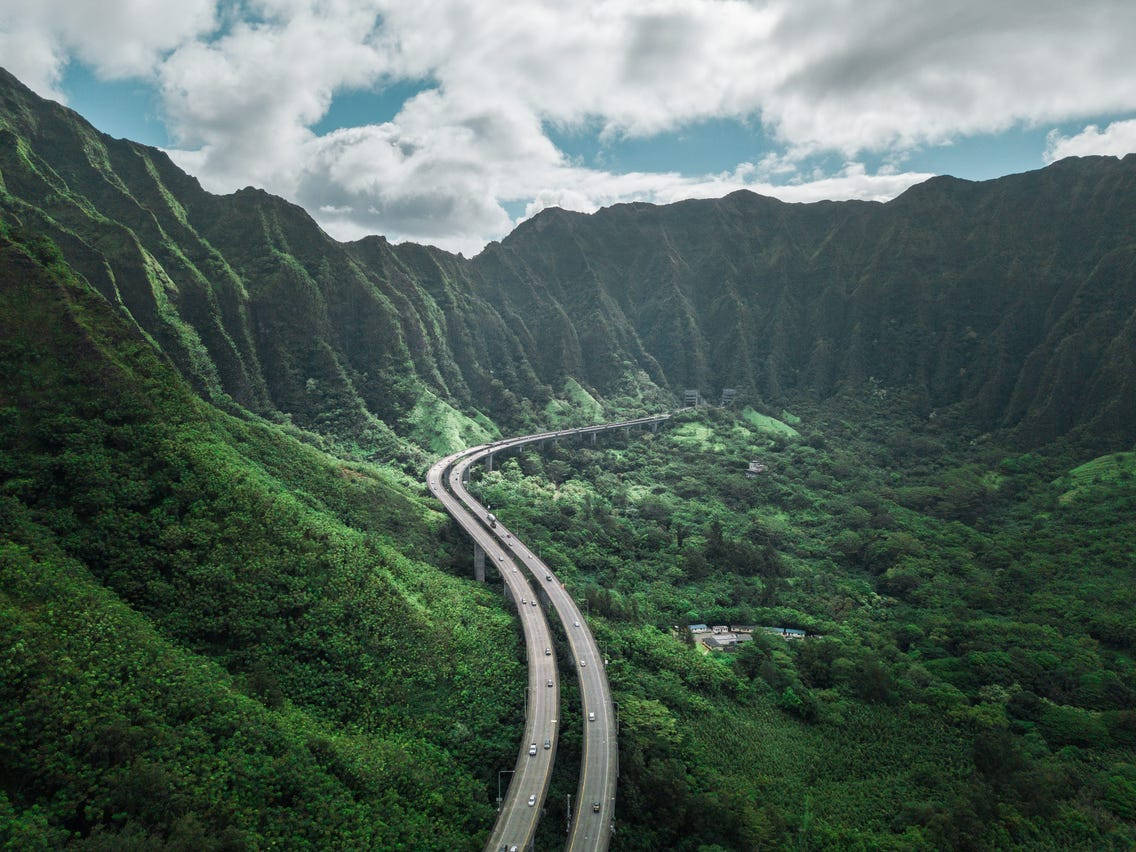 Long Highway In Oahu Wallpaper
