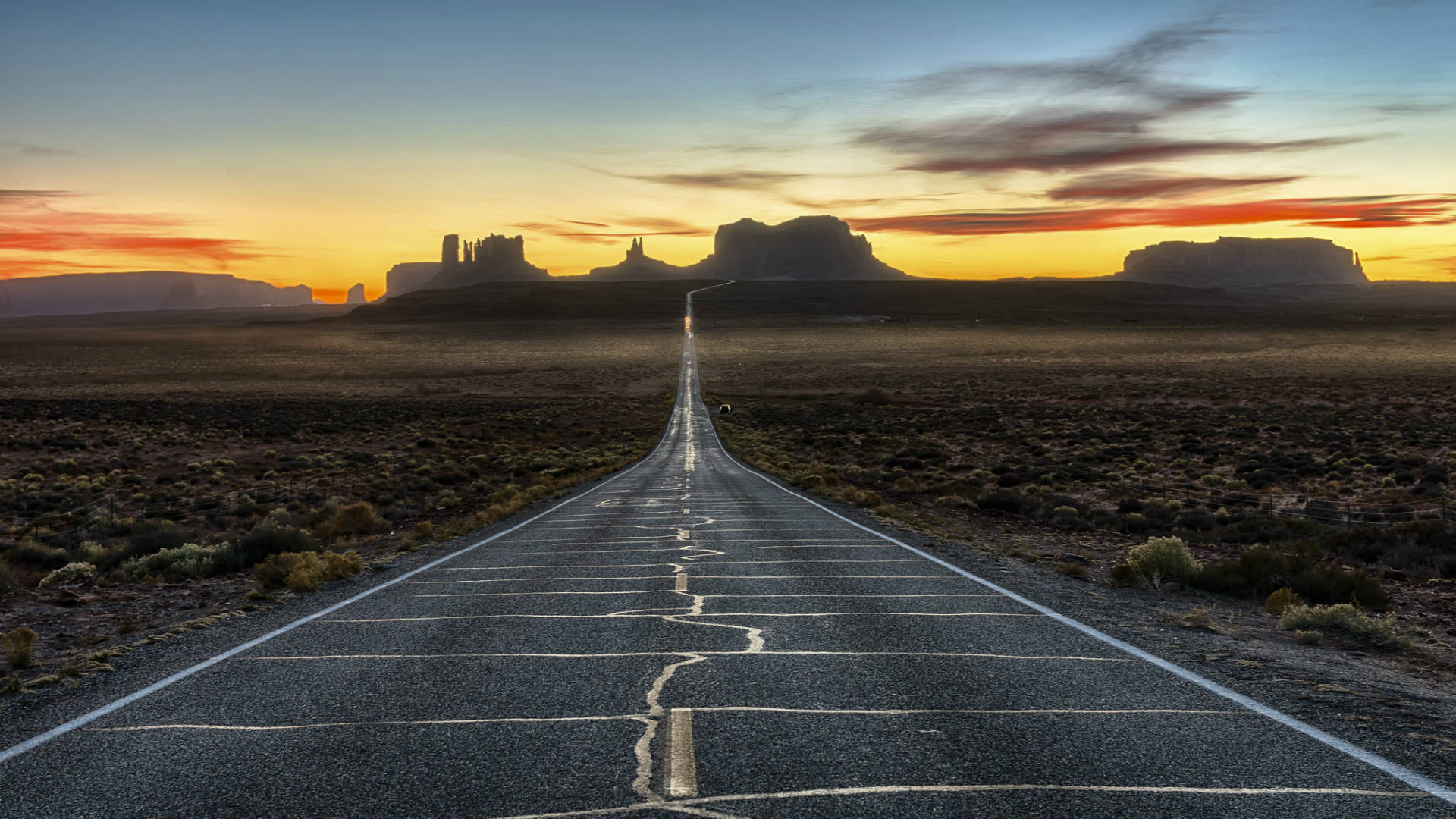 Long Straight Road In Tucson, Arizona Wallpaper