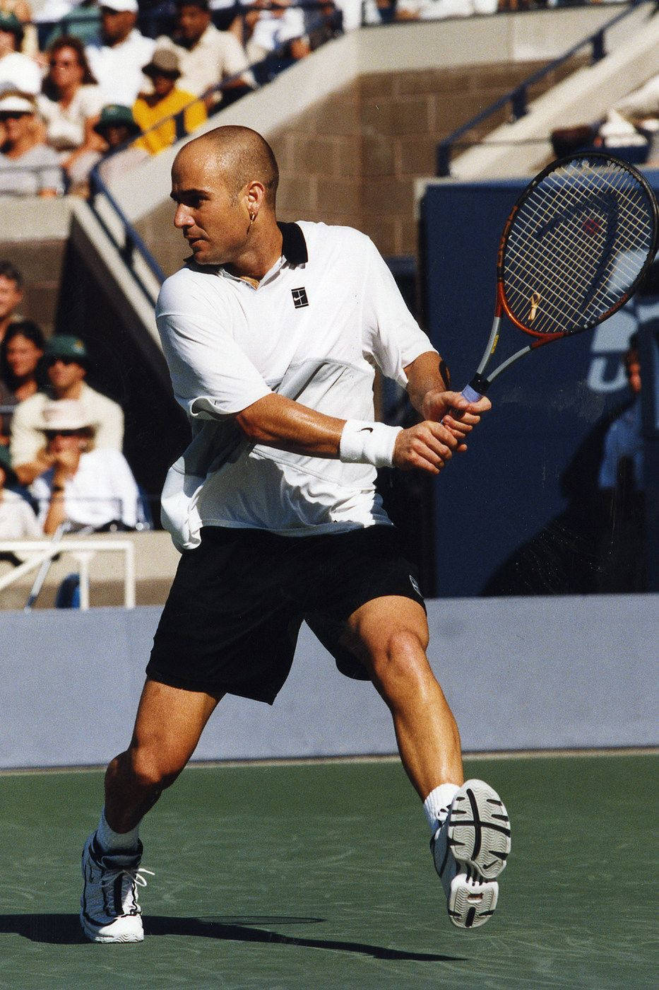 Long Strides Of Andre Agassi Wallpaper