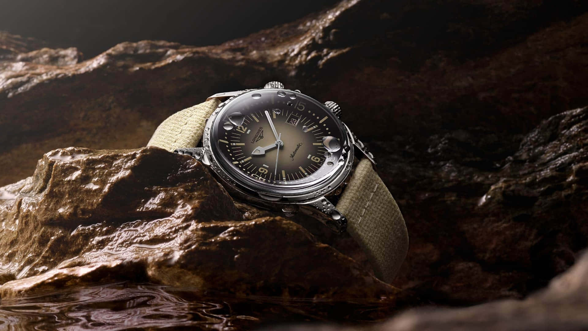 Longineslegend Diver Reloj En Las Rocas Fondo de pantalla