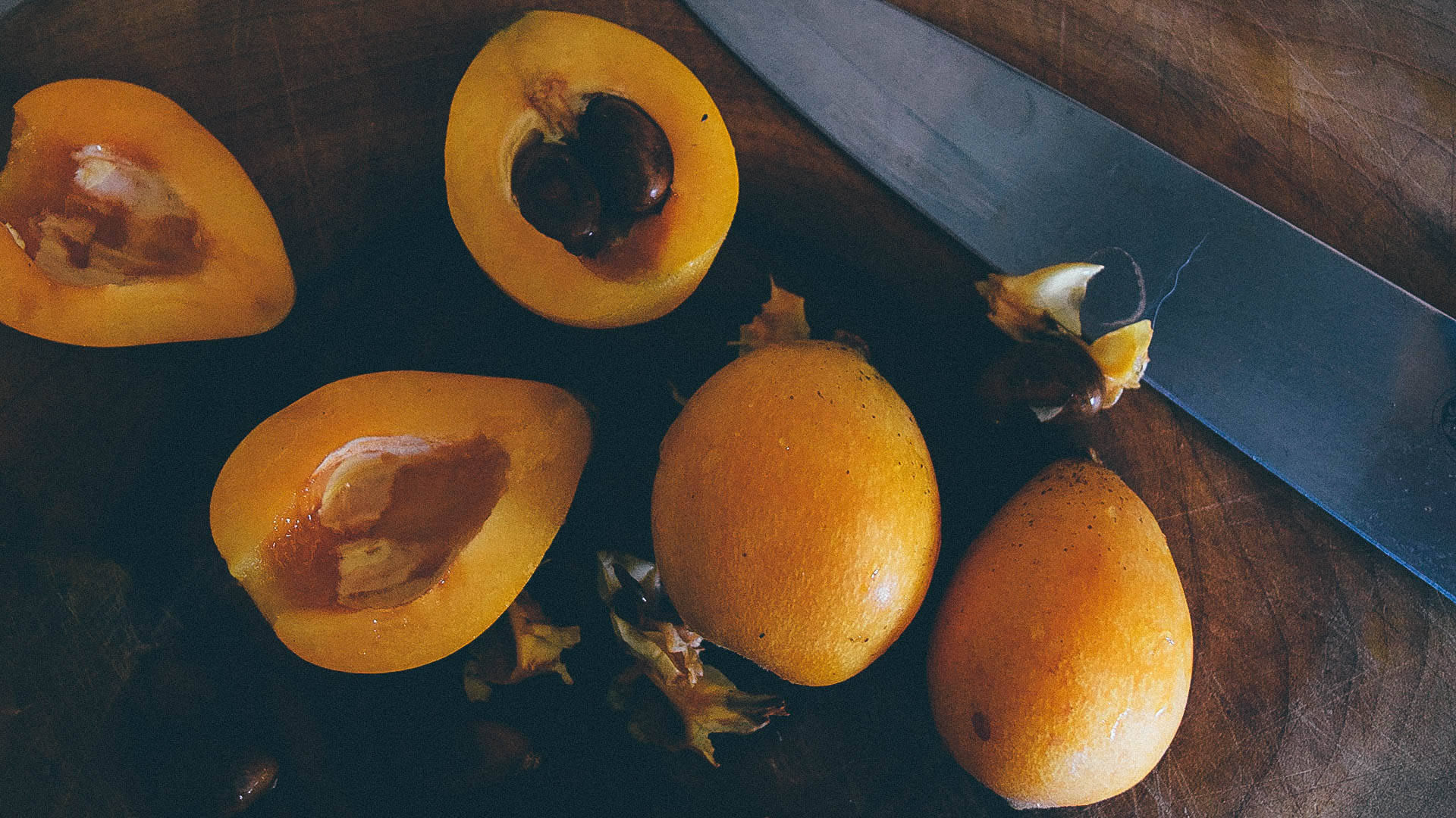 Fettedi Frutta Di Nespola Arancione Sfondo