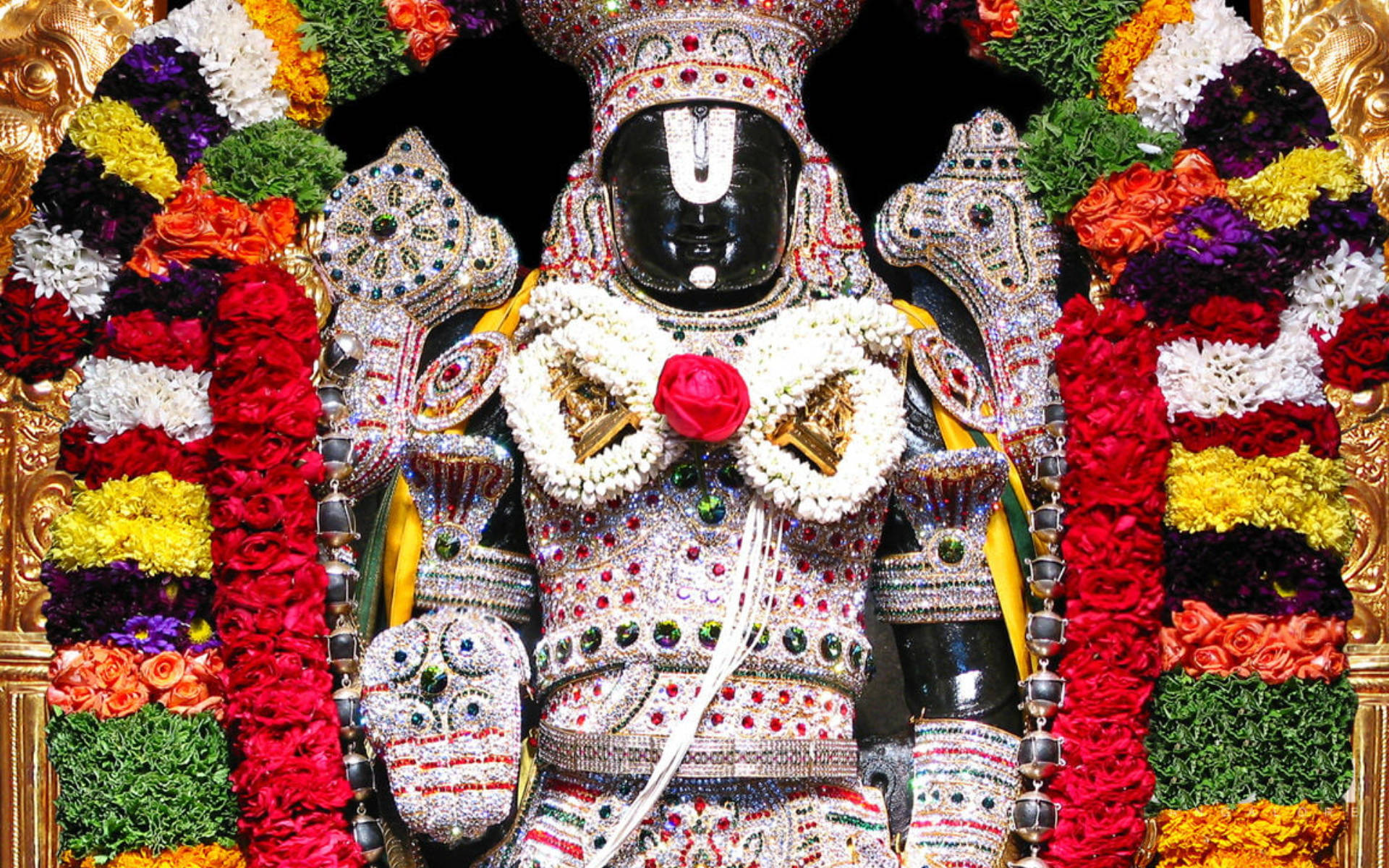 Lord Balaji med blomster gevind omkring halsen Wallpaper