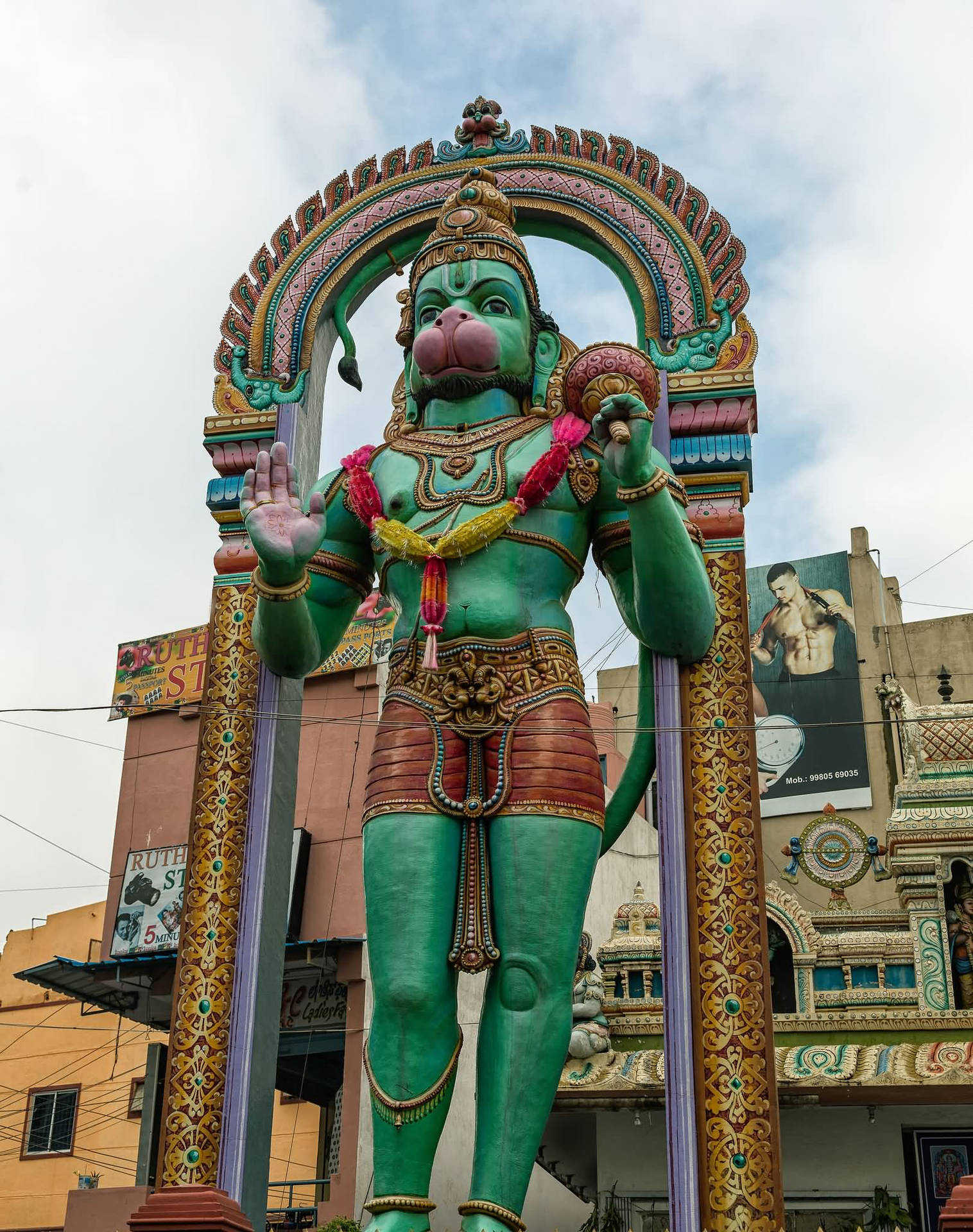 Lord Hanuman 3D Green Statue Simulation Tapet Wallpaper