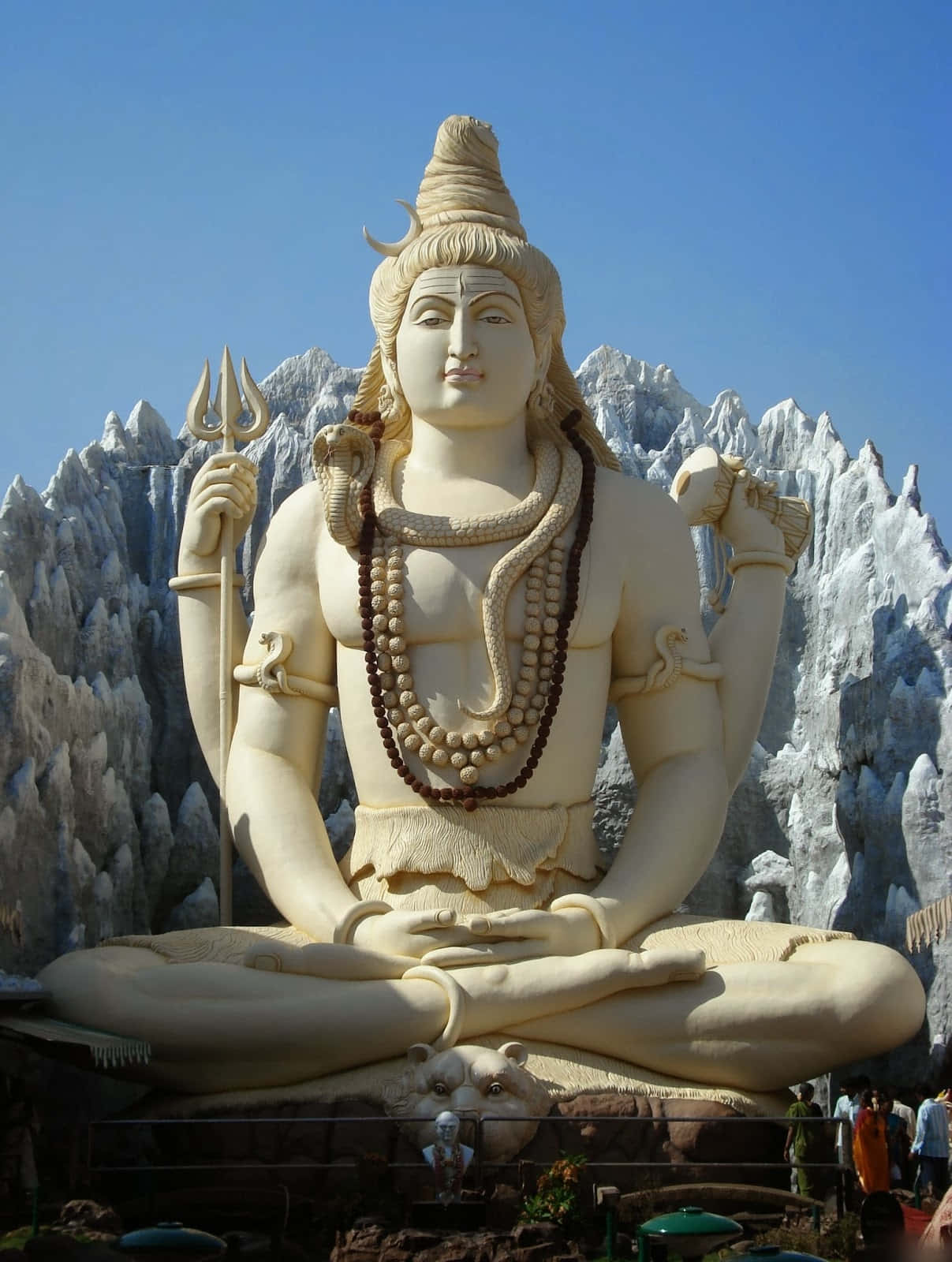 Enstor Statue Af Lord Shiva Foran Et Bjerg