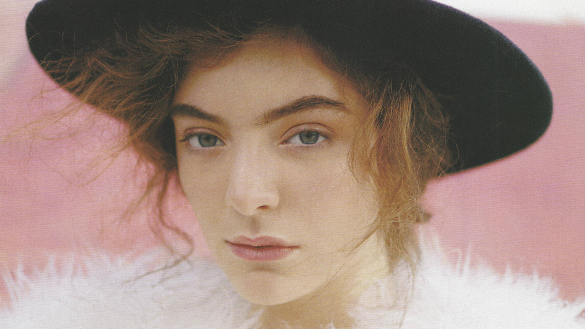 Lorde Elle Magazine Shoot Wallpaper