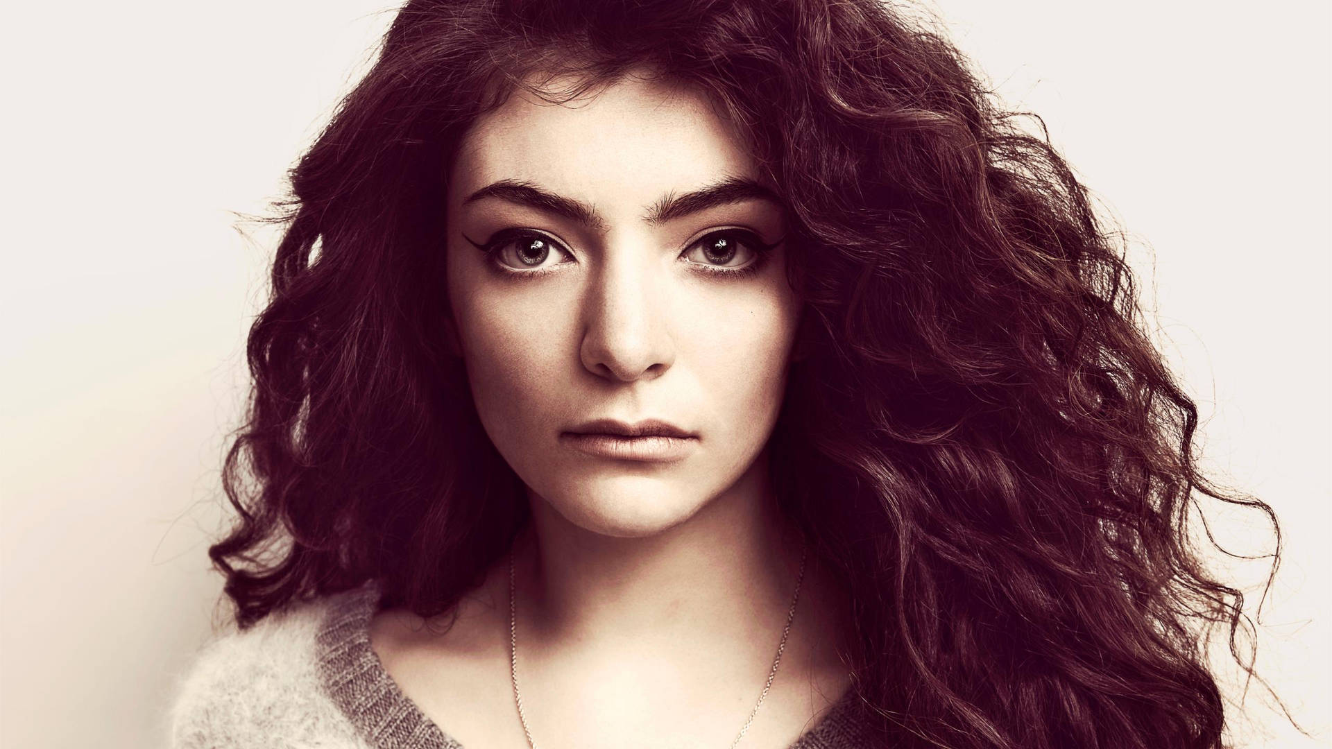 Lorde Monochromatic Close-Up Photo Wallpaper