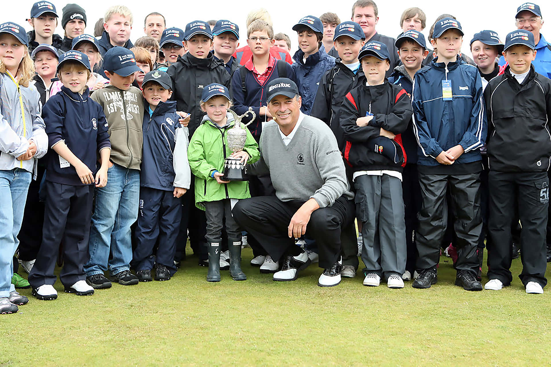 Loren Roberts With Young Golfers Wallpaper