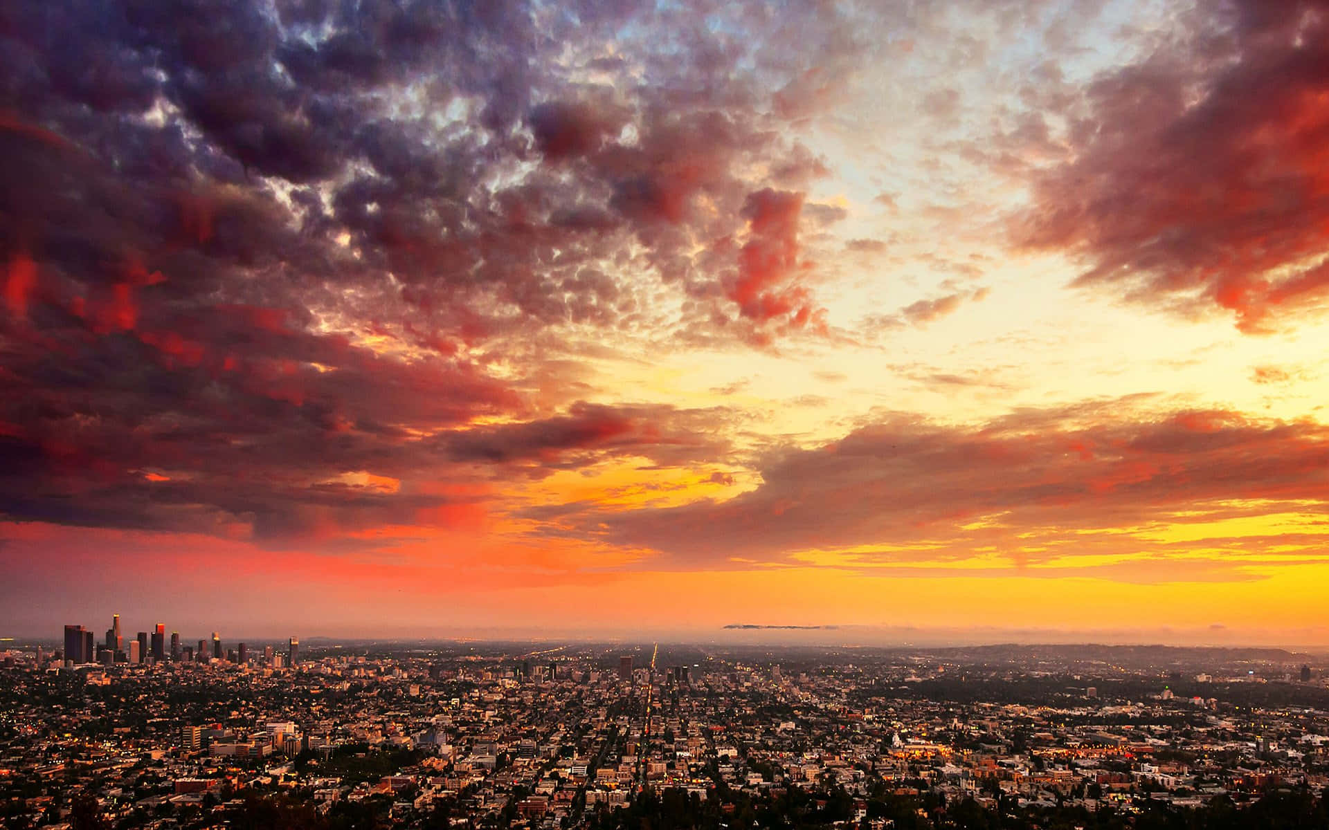Stunning sunset over the Los Angeles skyline