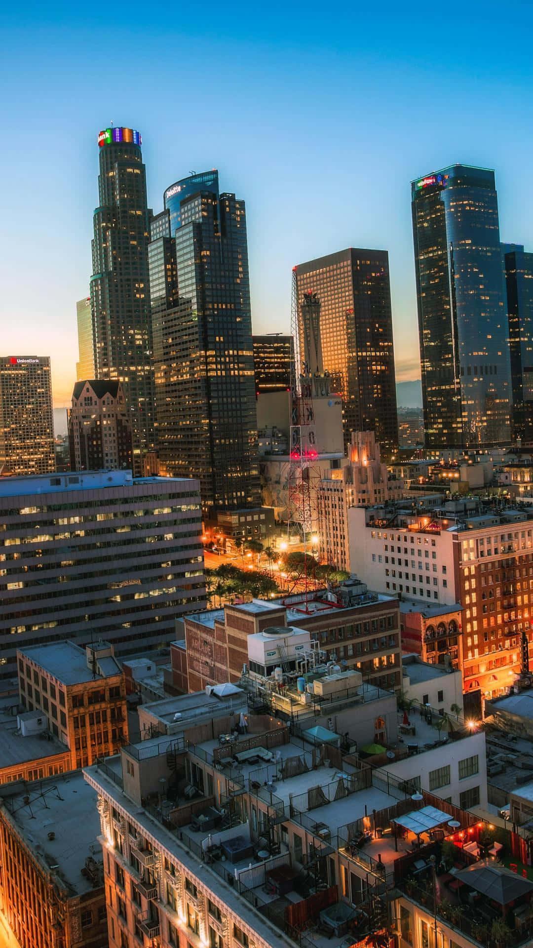 Genießensie Die Schönheit Der Innenstadt Von Los Angeles Auf Ihrem Iphone. Wallpaper