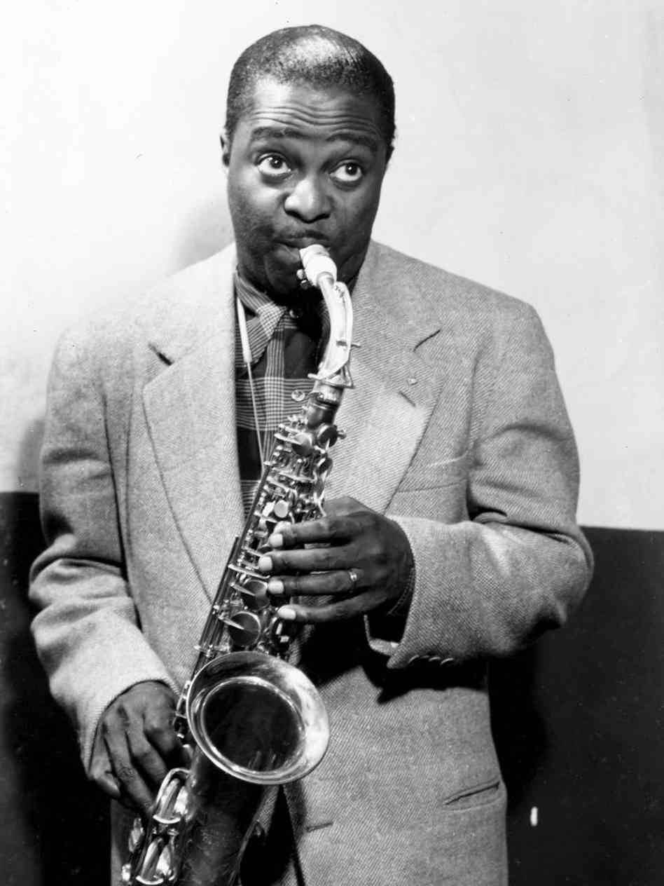 sLouis Jordan spiller saxofon 1950'erne Wallpaper