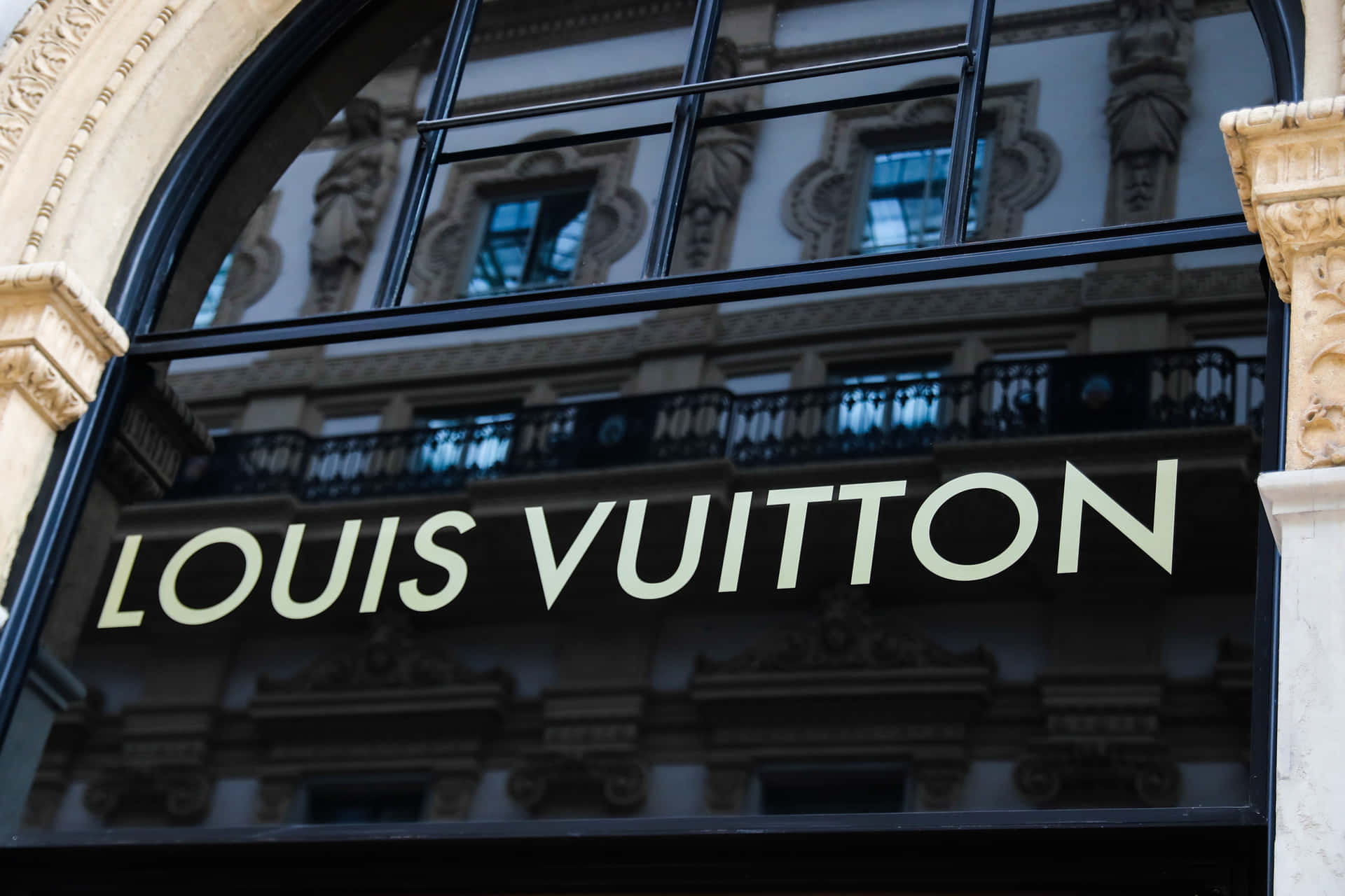 200+] Louis Vuitton Pictures