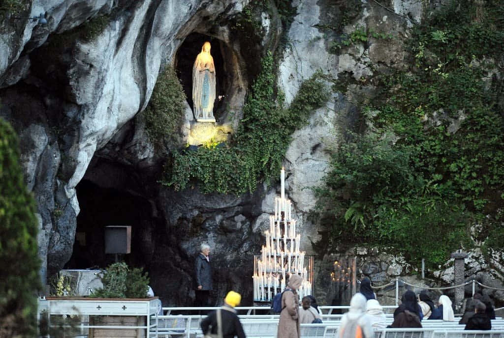 Lourdes Grottowith Virgin Mary Statue Wallpaper