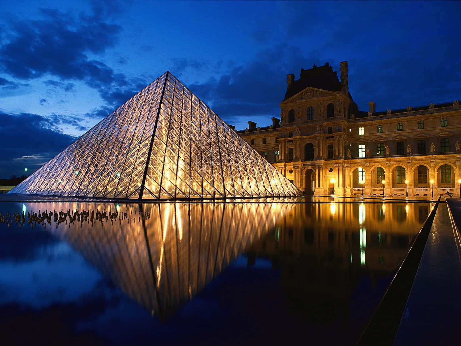 Louvremuseum Noche Brillante Fondo de pantalla