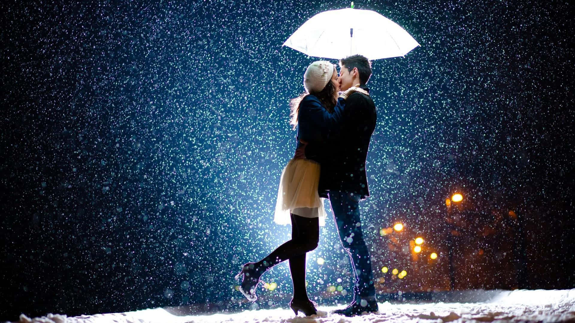 Love Kiss Couple Snowing Picture