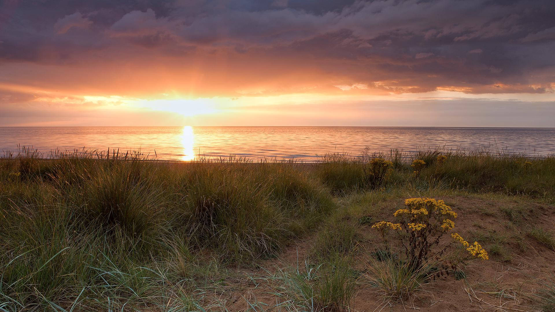 Lovely Beach Sunset In Norfolk, England Wallpaper