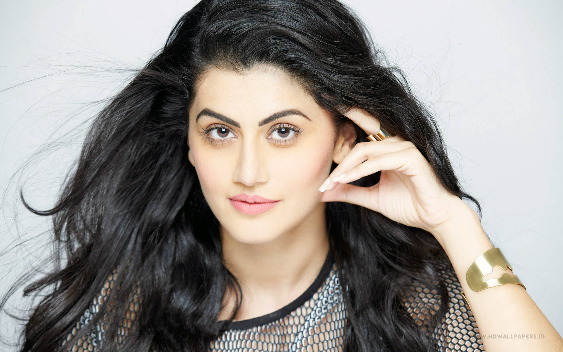 Lovely Bollywood Actress Taapsee Pannu Wallpaper