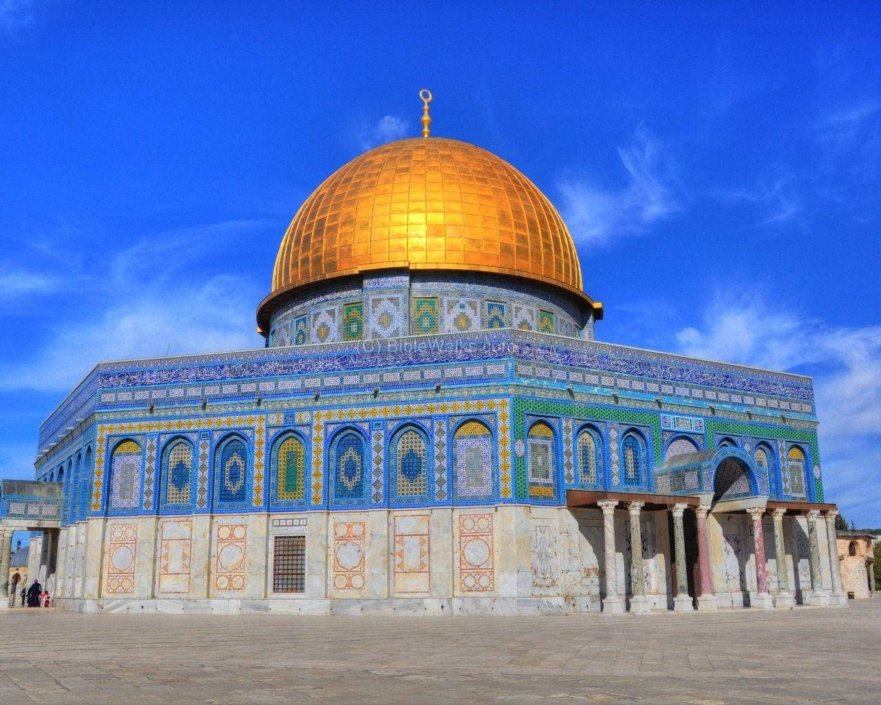 Lovely Day Dome Of The Rock Wallpaper