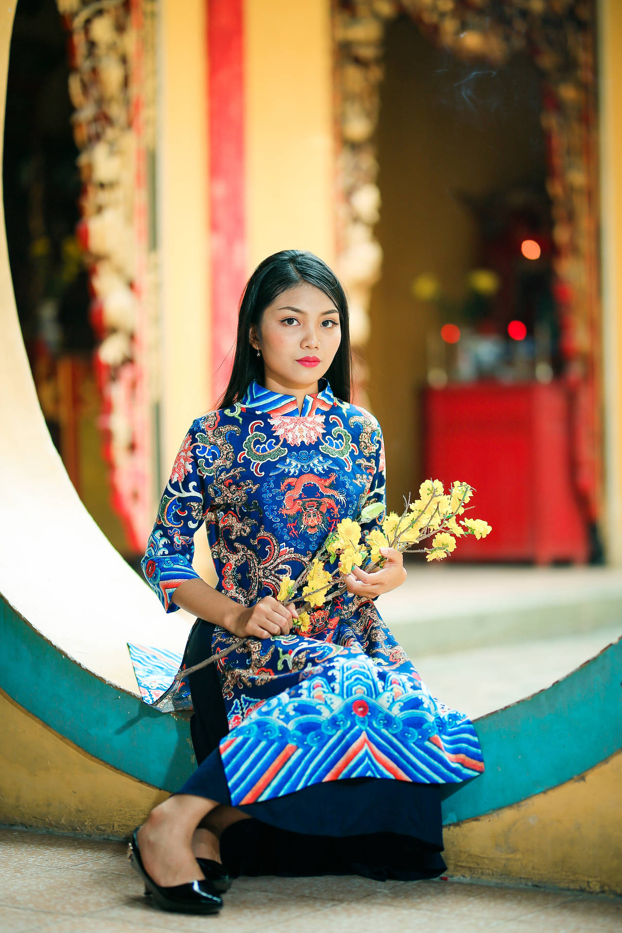 Lovely Girl Wearing A Traditional Dress Wallpaper
