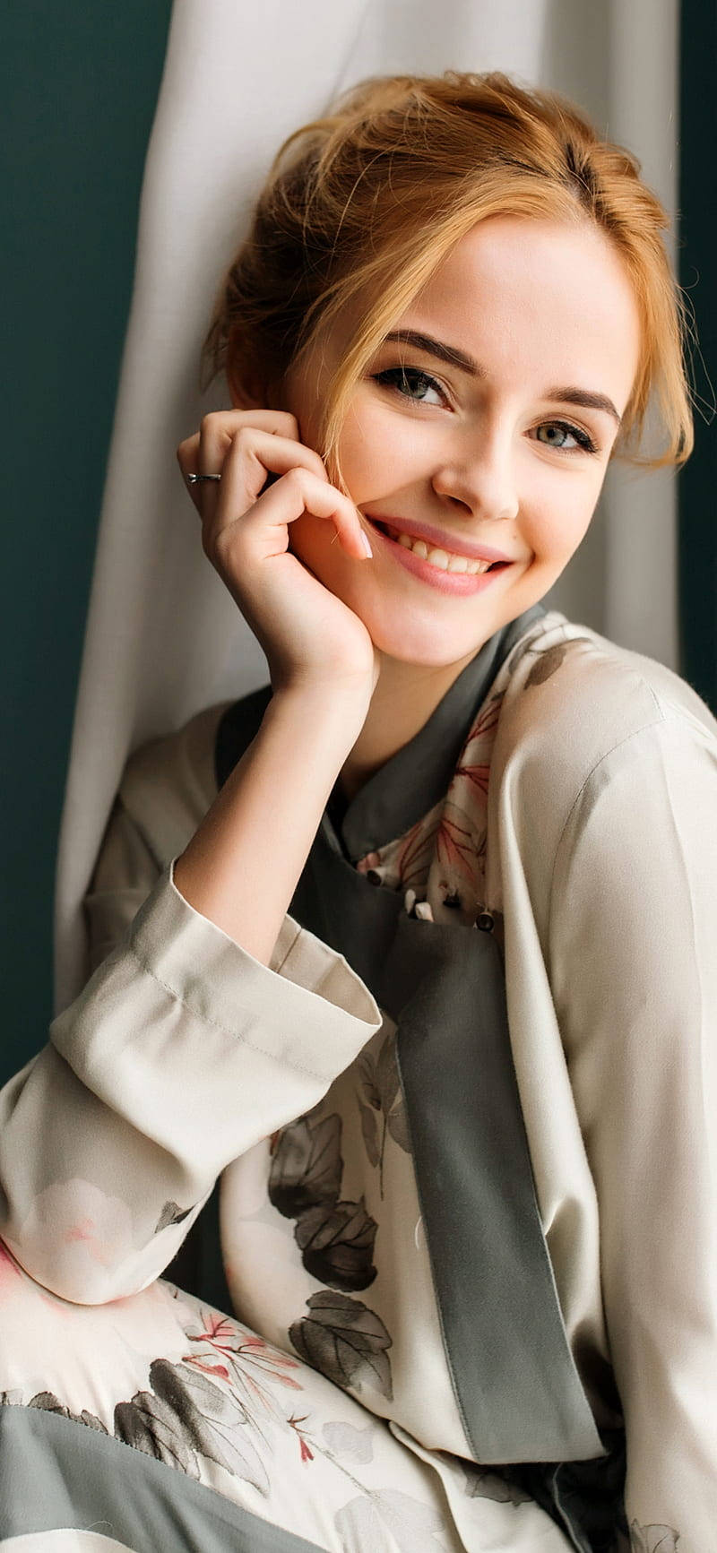Lovely Girl With A Cute Smile Wallpaper