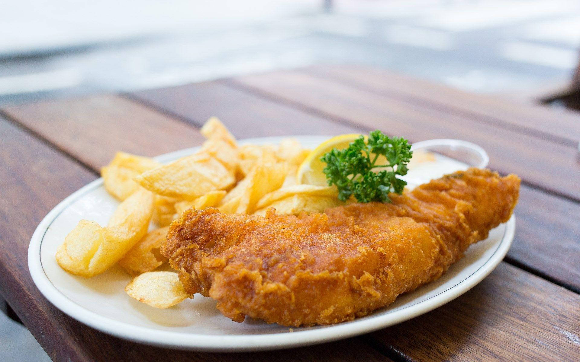 Appetizing Plate of British Fish and Chips Wallpaper