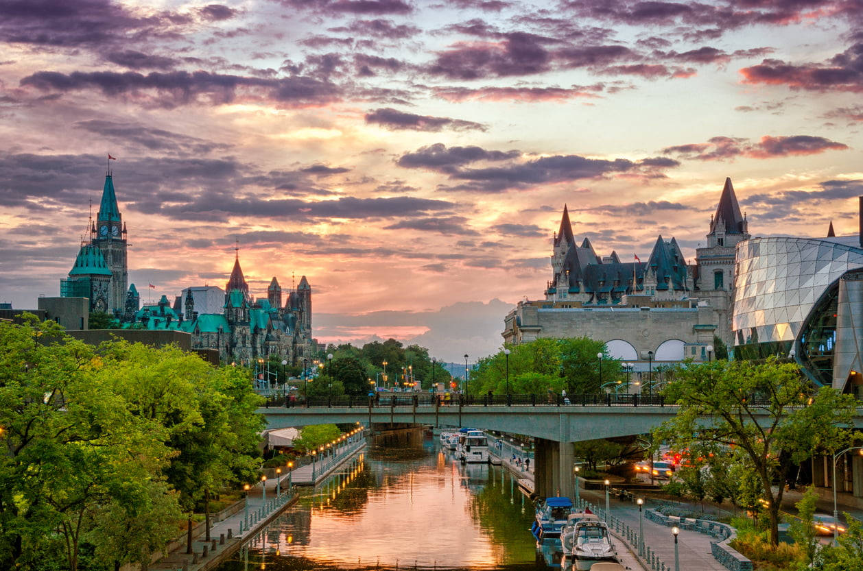En skøn udsigt over Rideau Canal i Ottawa Wallpaper