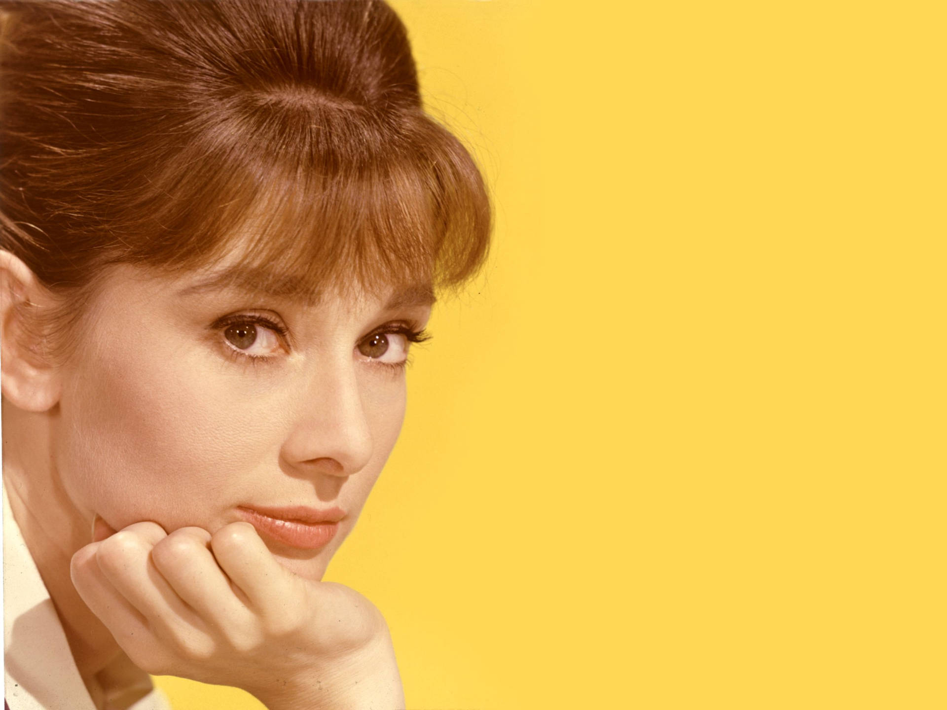 Lovely Yellow Audrey Hepburn Wallpaper