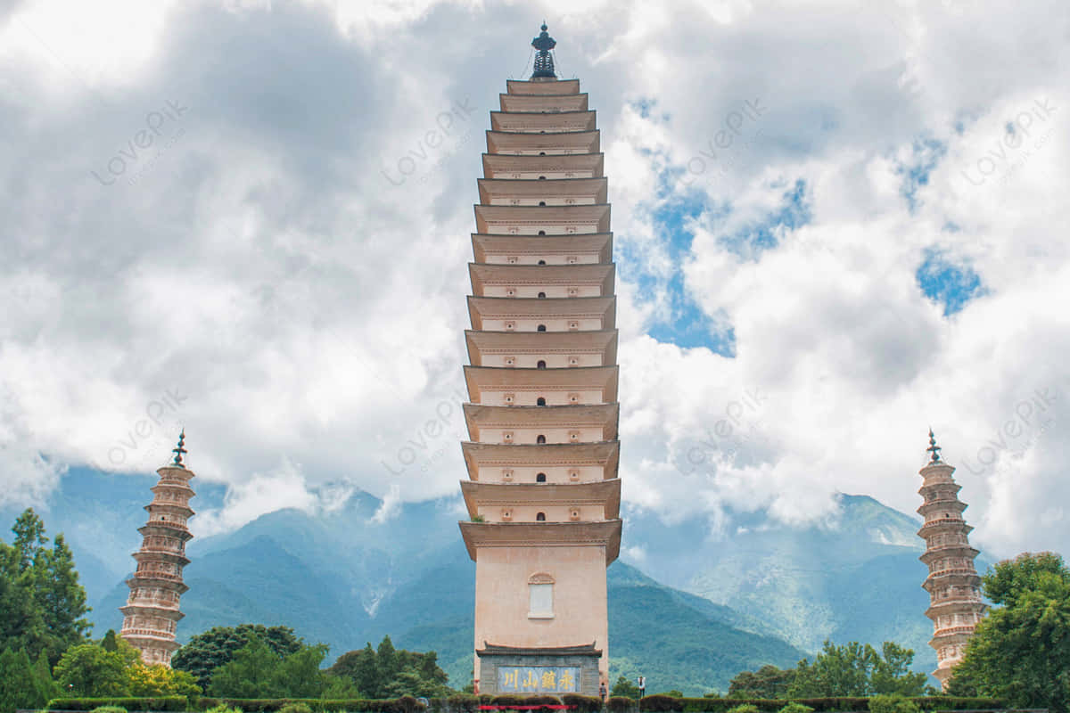 Lav-vinklet foto af tre pagoder mod himlen Wallpaper
