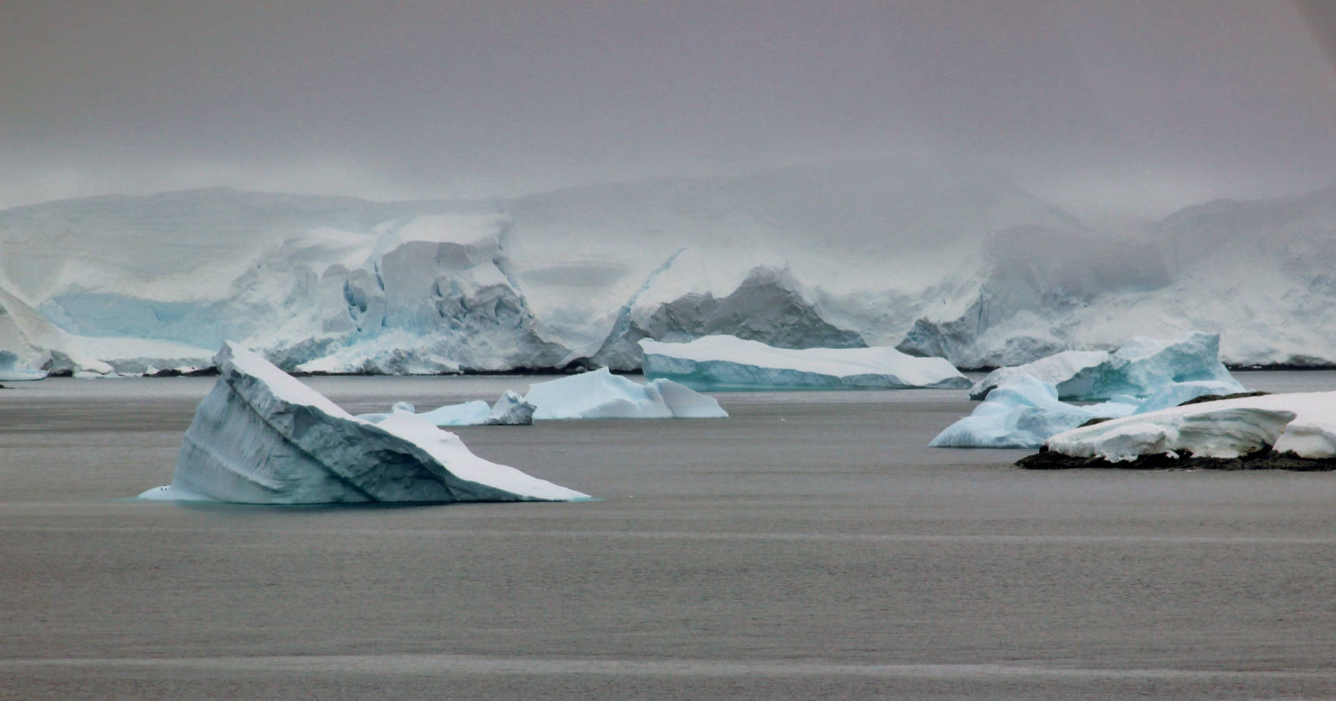 Low Temperature Floating Iceberg Wallpaper