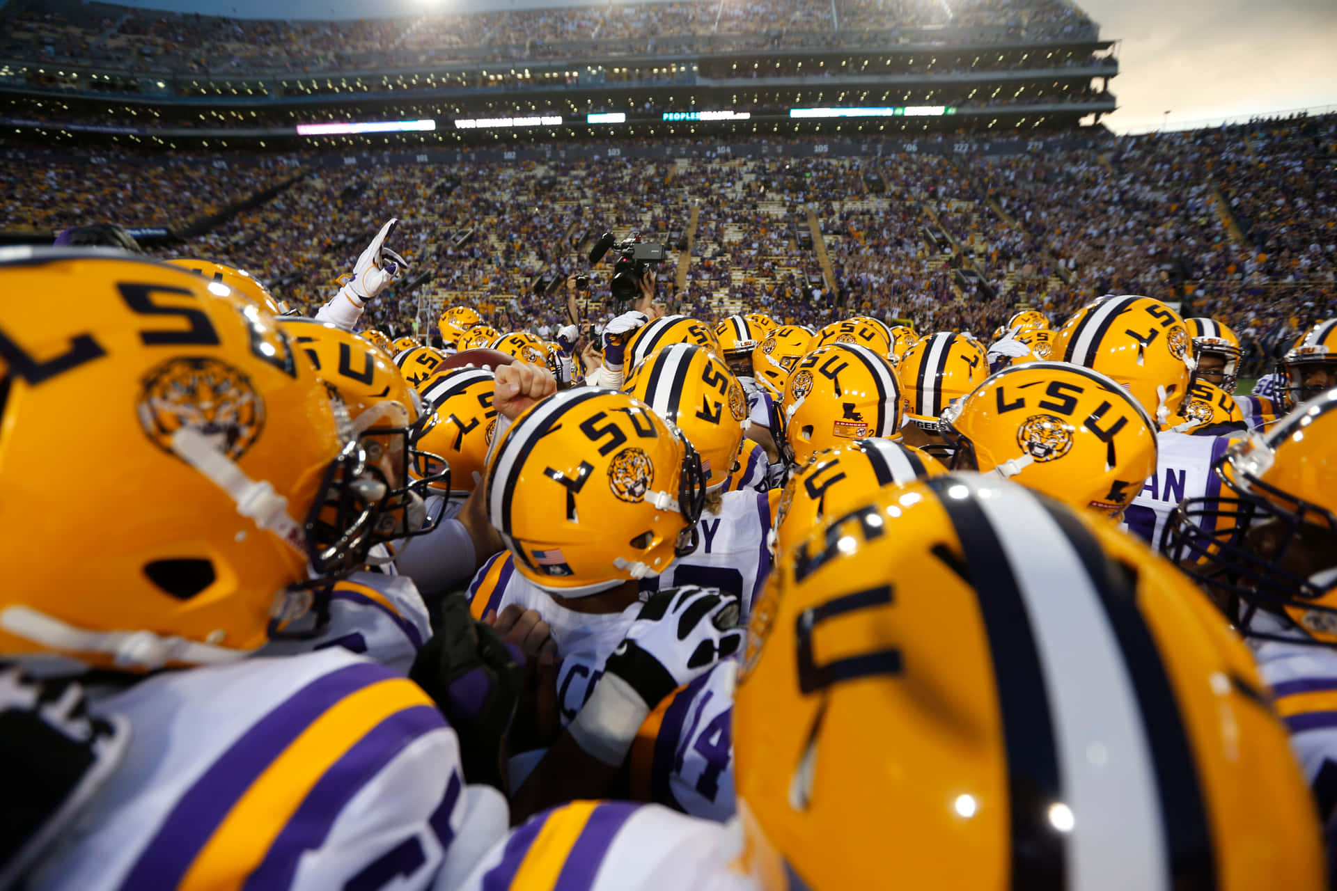 Lsu Football Clumped Together Wallpaper