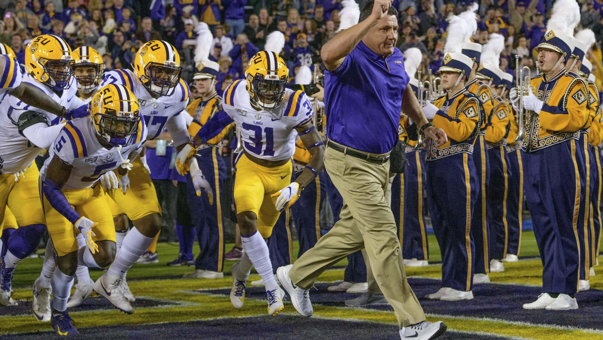 Lsu Football With Coach Wallpaper