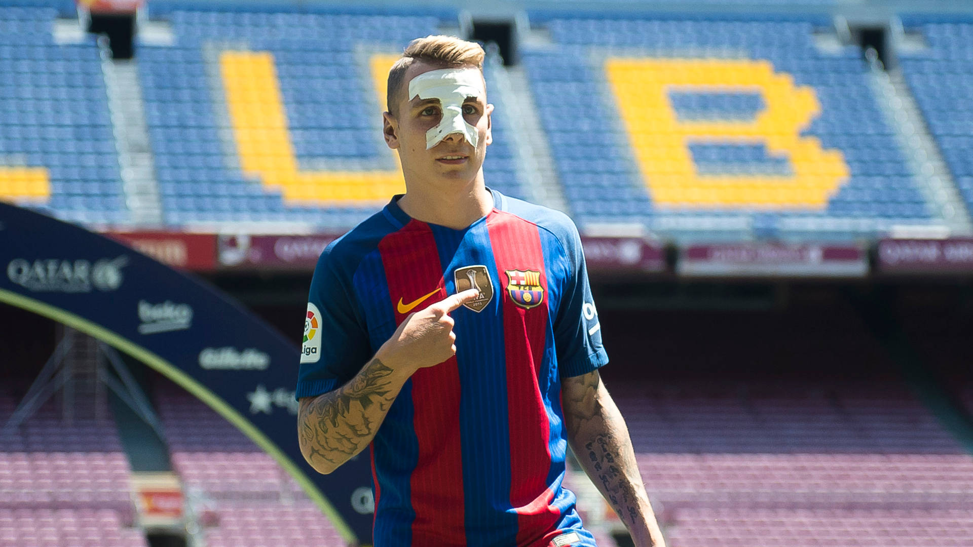 Lucas Digne iført FC Barcelona-trøje baggrundsbillede Wallpaper