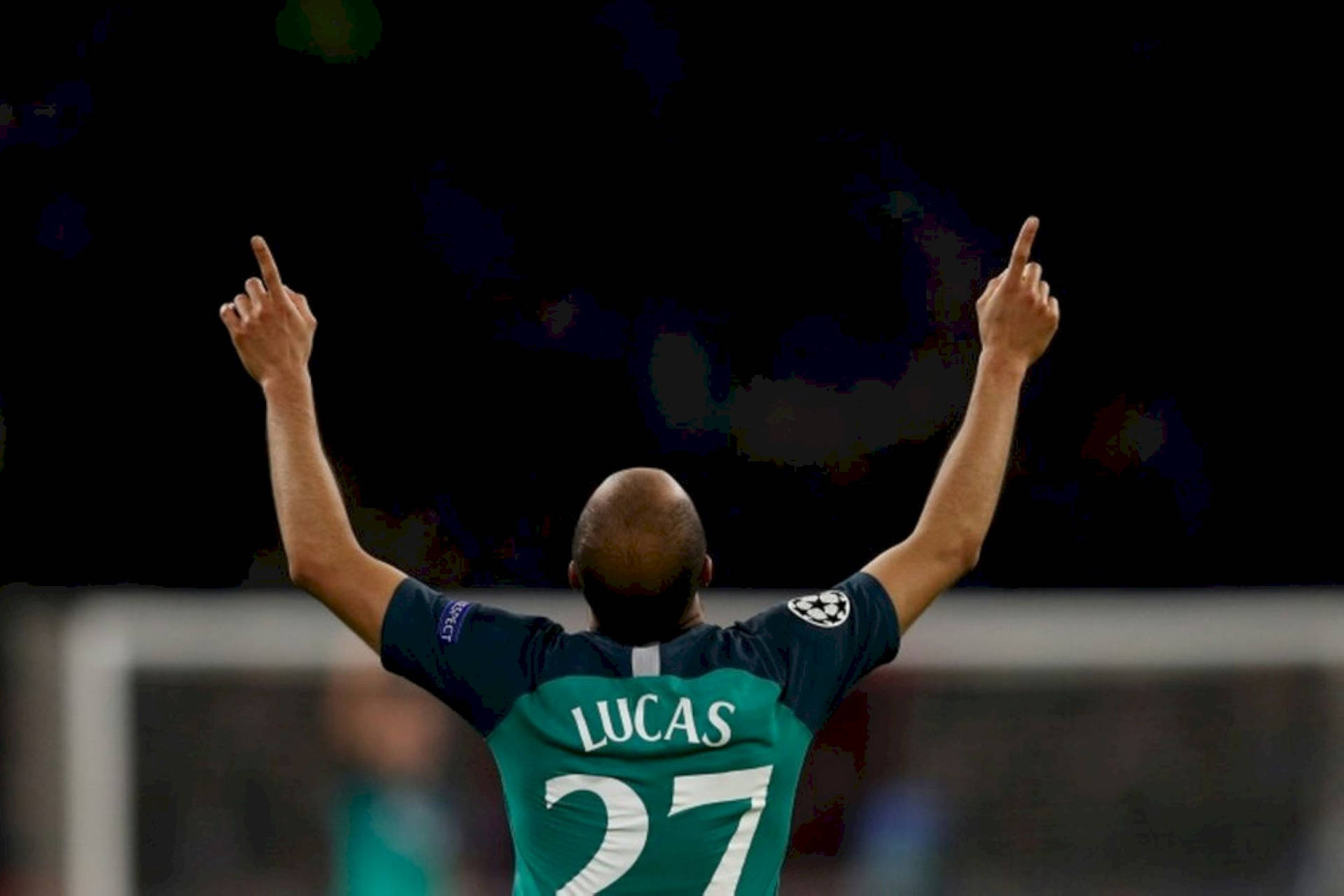 Lucas Moura Pointing His Fingers Up Wallpaper