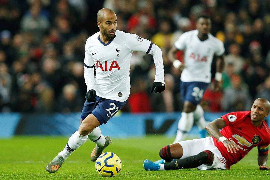 Lucas Moura With Opponent On Ground Wallpaper