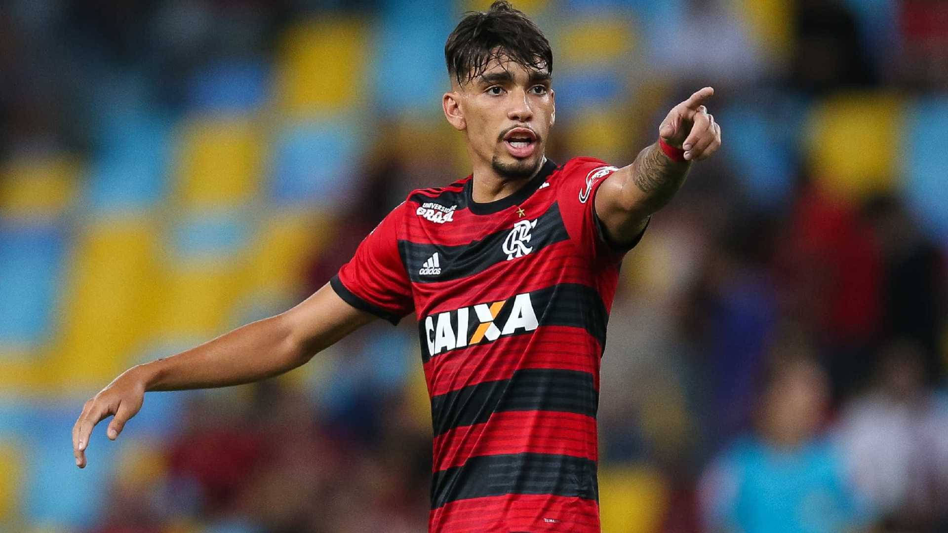 Lucas Paquetá Pointing During Game Wallpaper