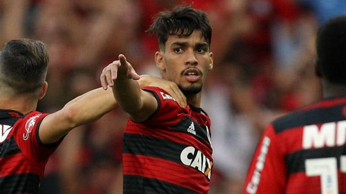 Lucas Paquetá Pointing To The Back Wallpaper
