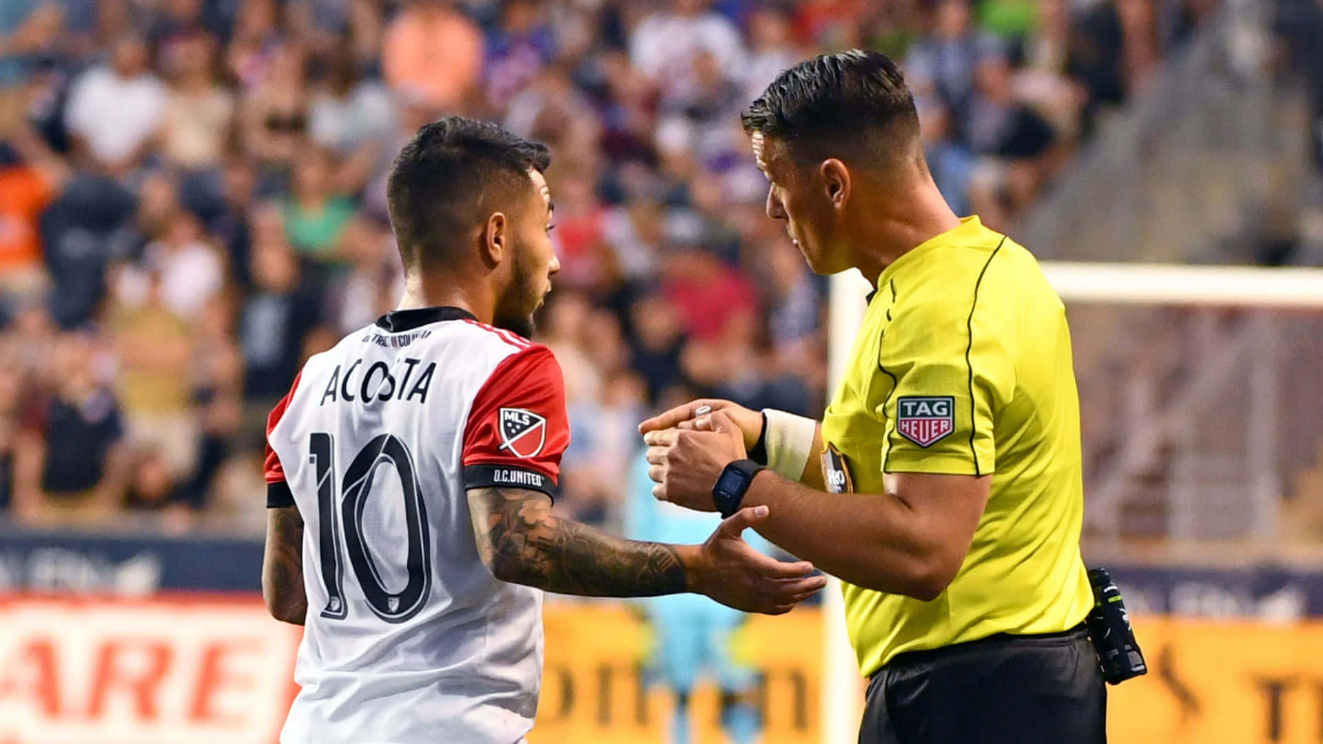 Luciano Acosta Discussing With The Referee Wallpaper