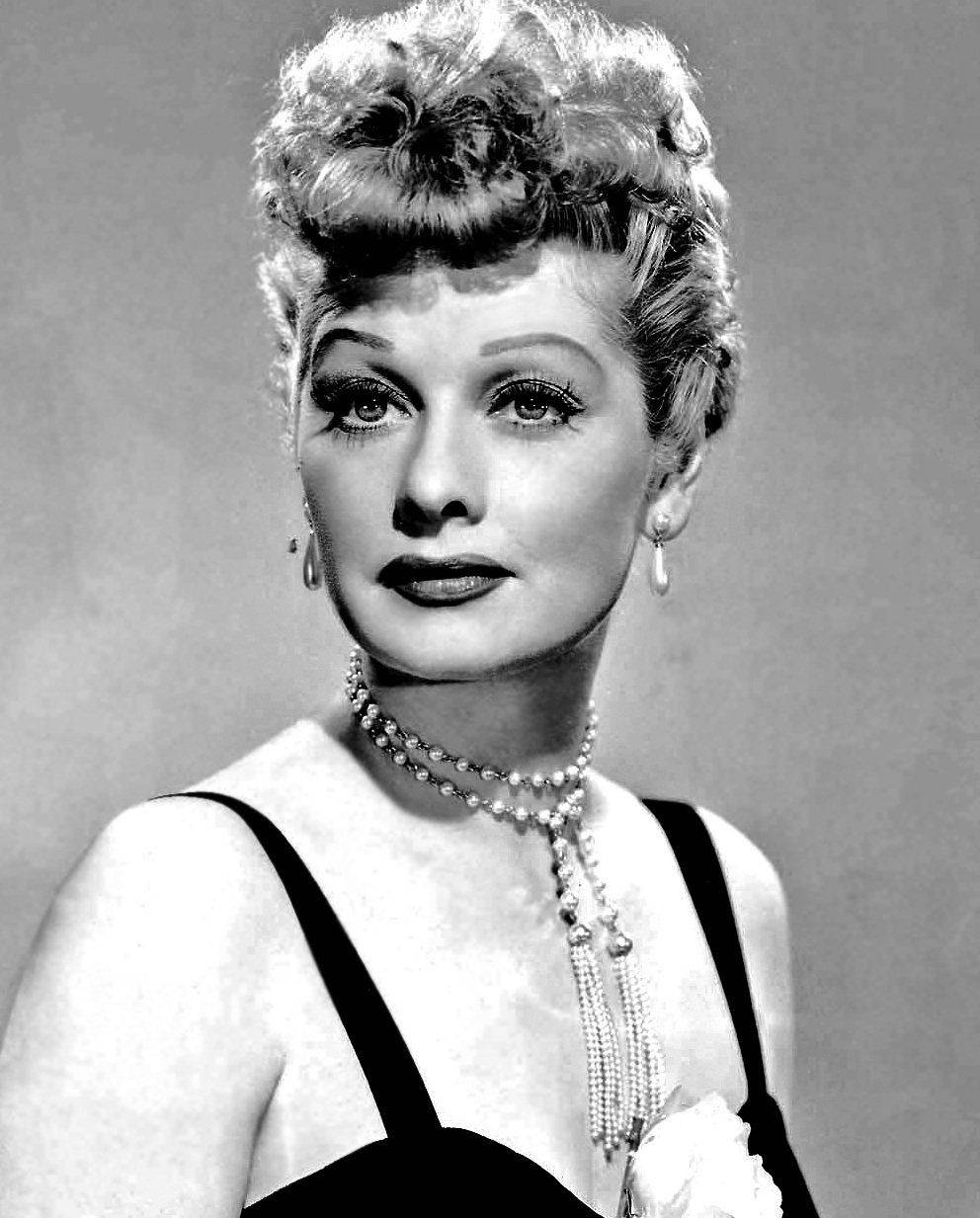Lucille Ball Wearing Dress And Jewelry Wallpaper