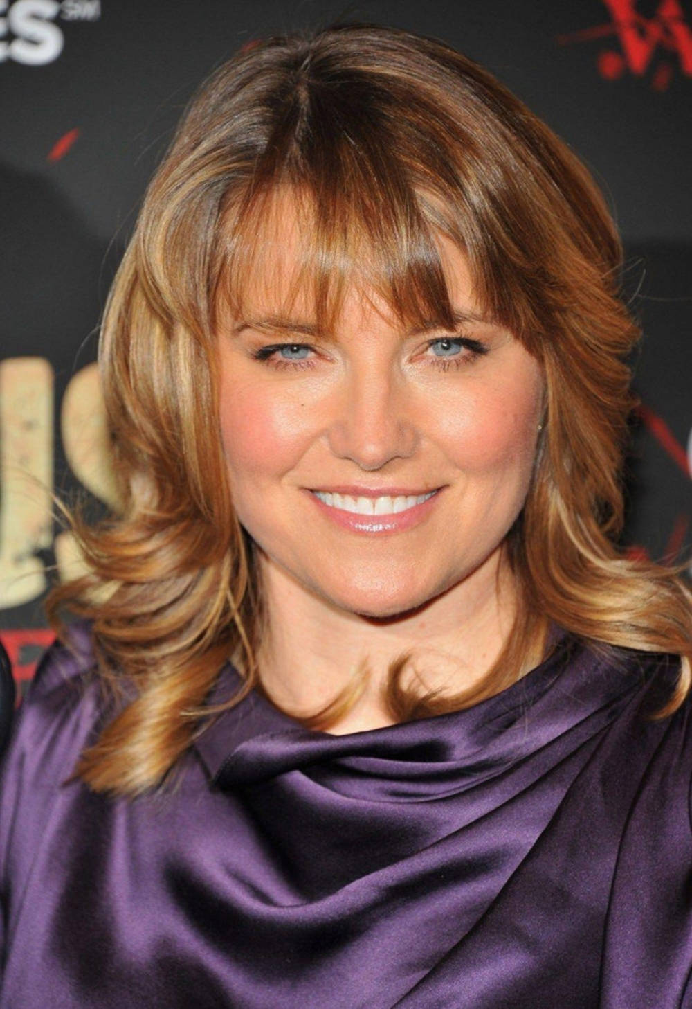 Lucy Lawless lilla satin top hat Wallpaper