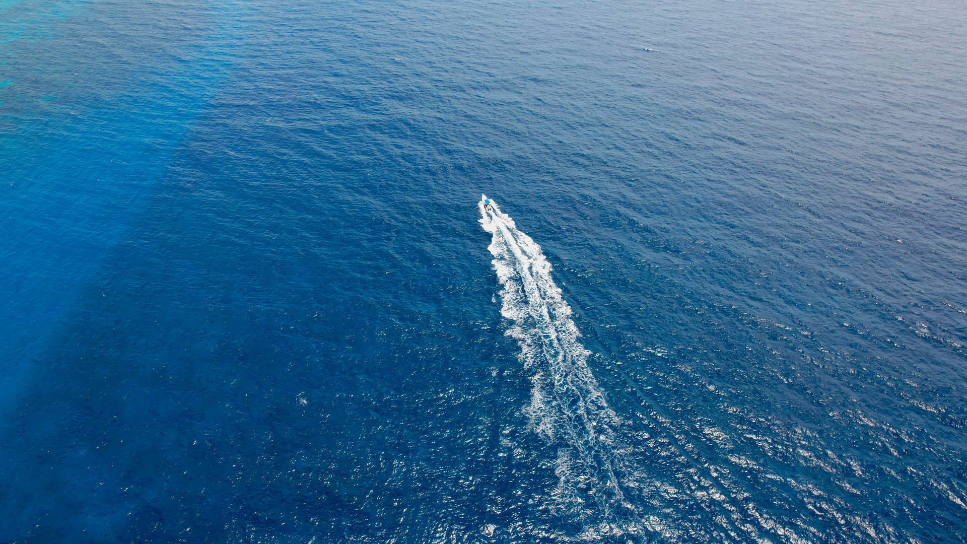 Luftfoto Af En Sejlbåd Wallpaper