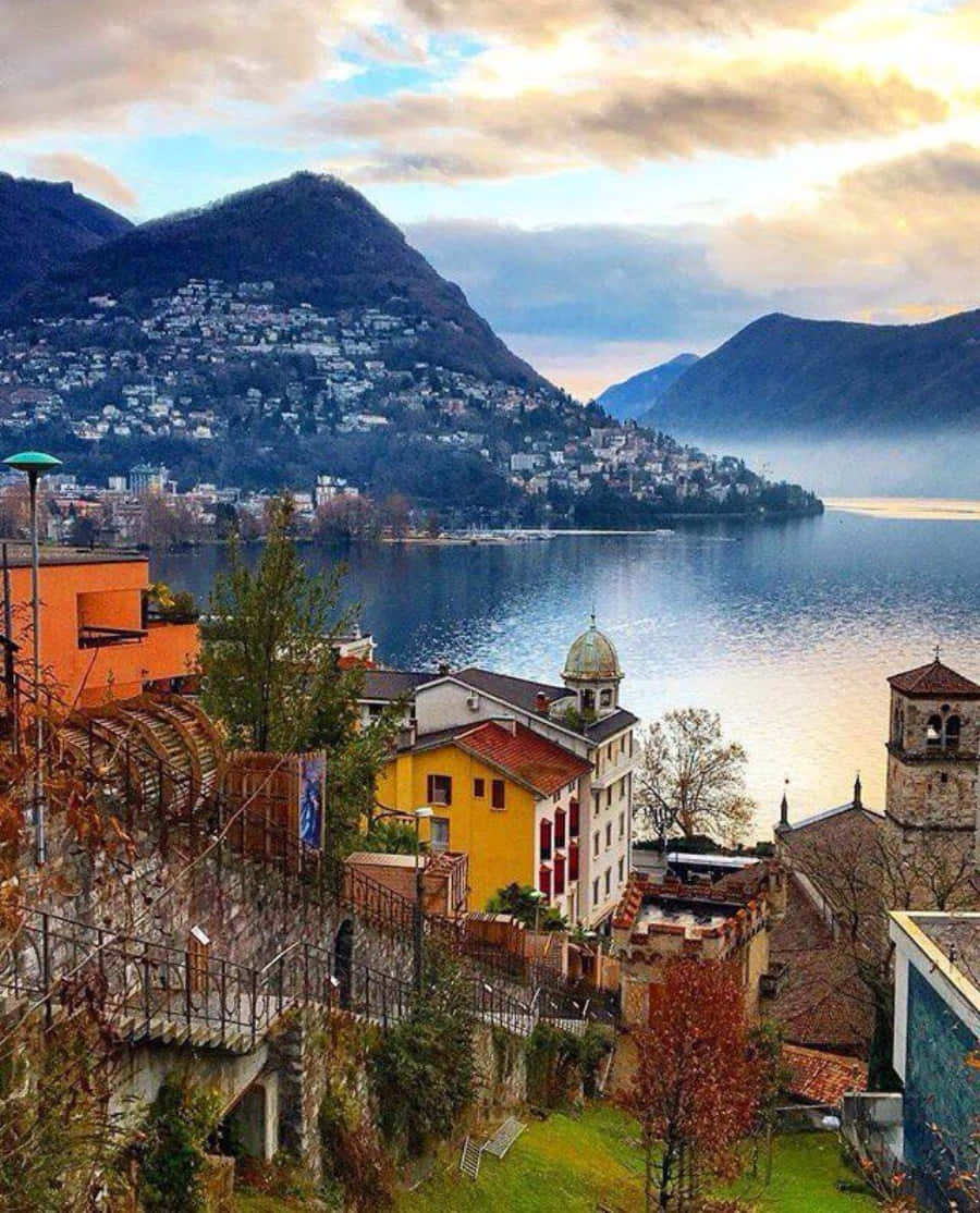 Uitzicht Op Het Meer Van Lugano, Zwitserland Achtergrond