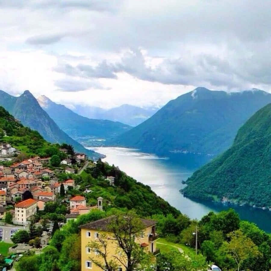 Uitzicht Op Het Meer Van Lugano, Zwitserland Achtergrond