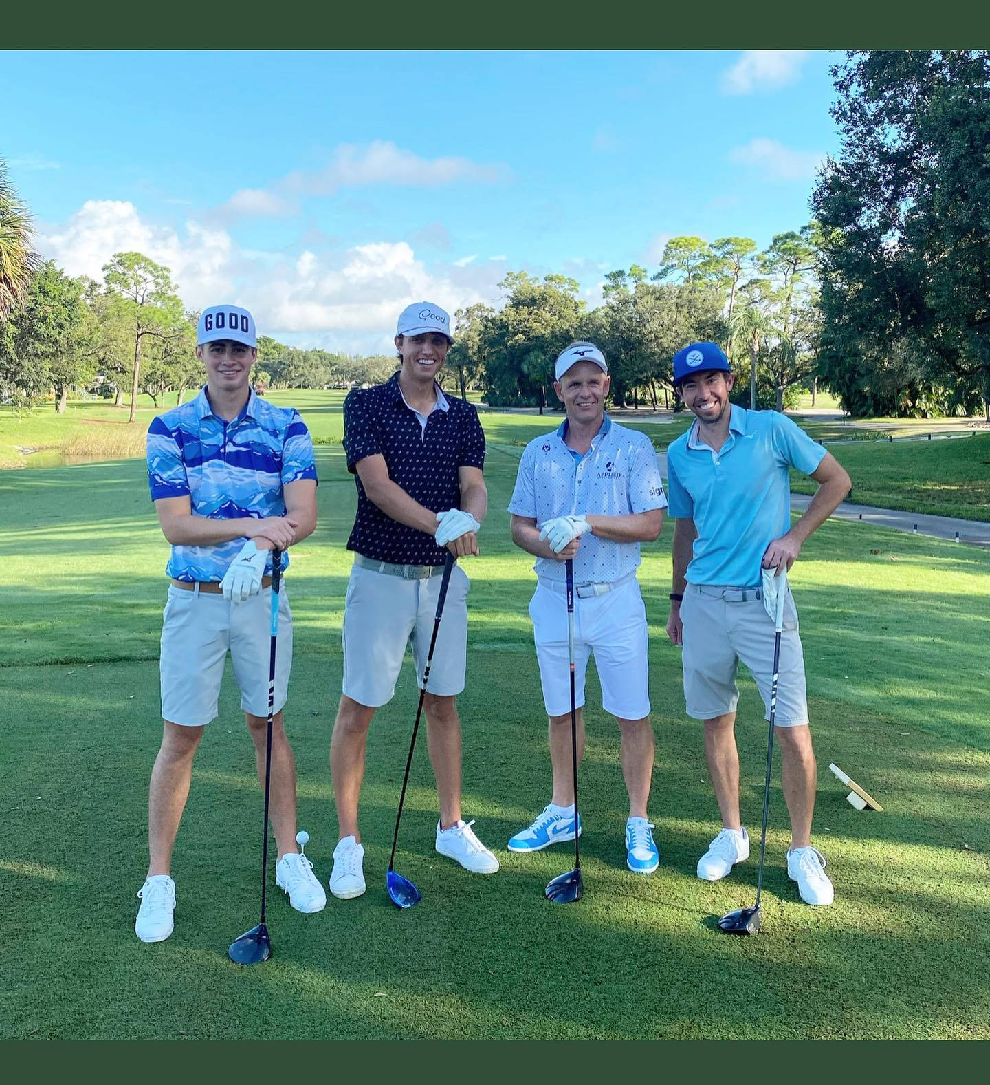 Lukedonald Posando Con Jugadores De Golf Fondo de pantalla