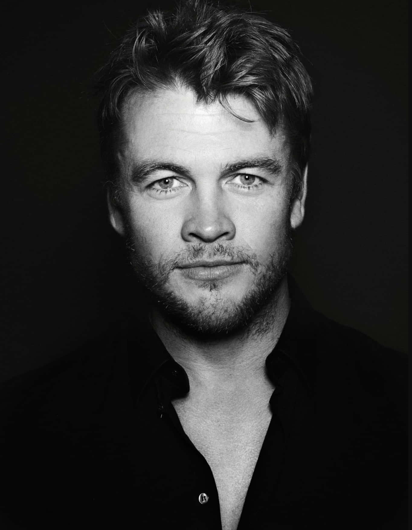 Luke Hemsworth Blackand White Portrait Wallpaper