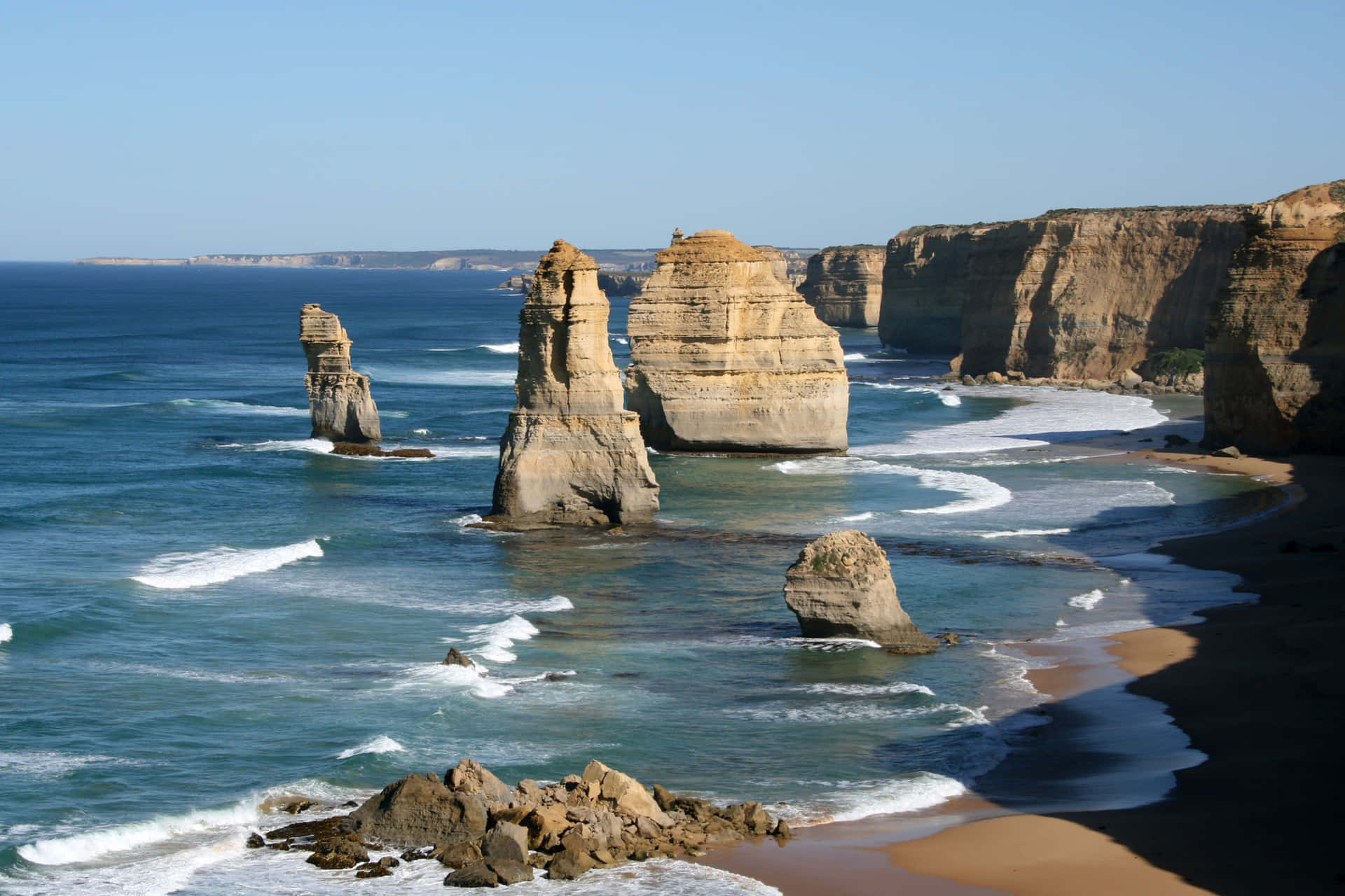 Splendidagreat Ocean Road Luminosa In Twelve Apostles In Australia. Sfondo