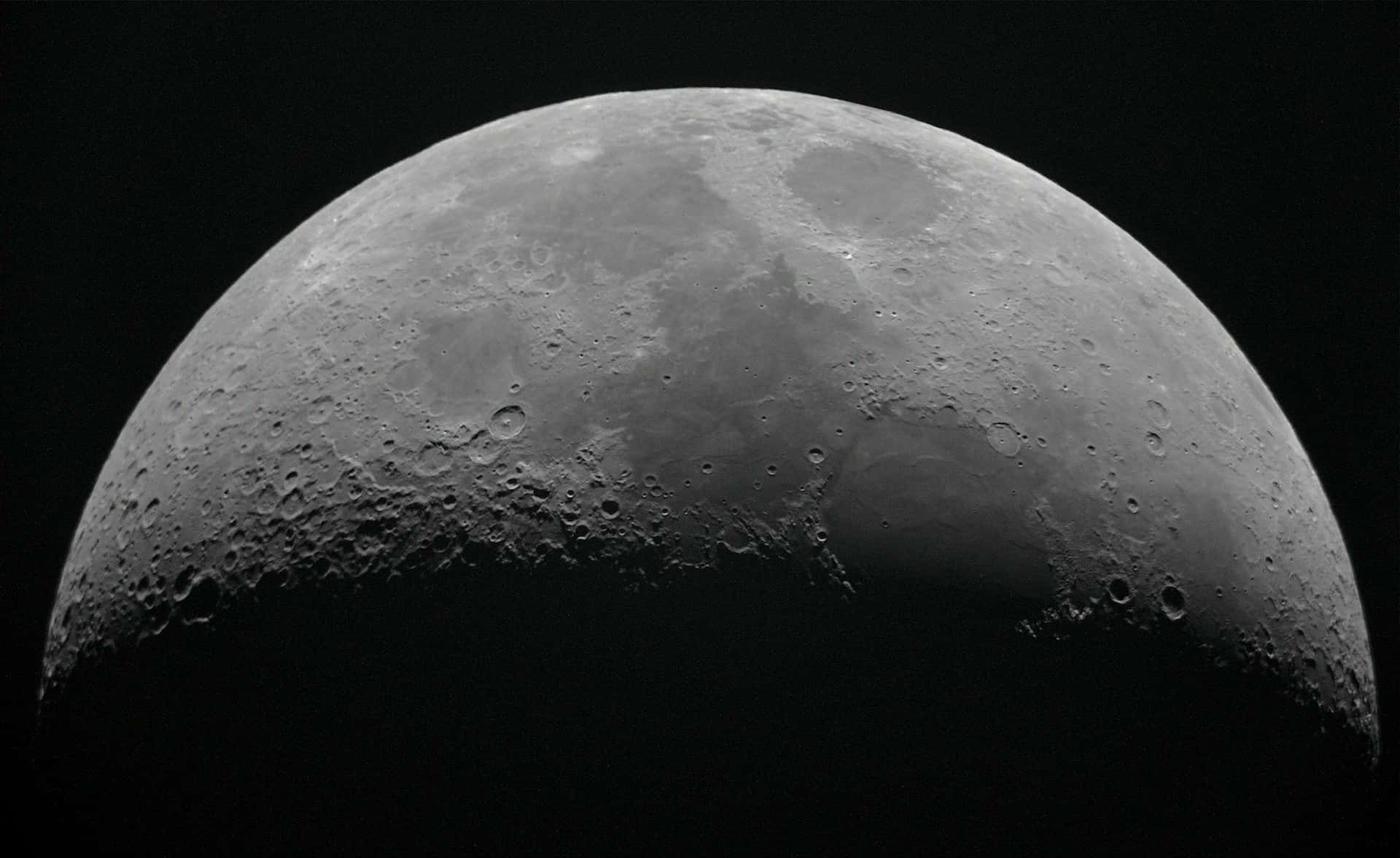 Détails De La Lune Croissante Avec Cratères Fond d'écran