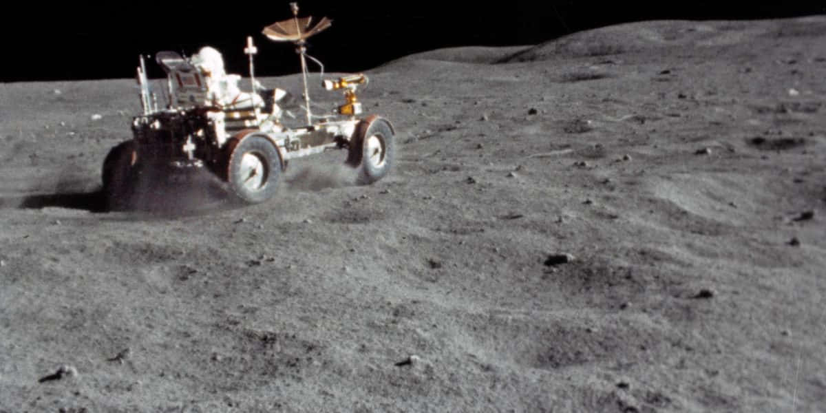Vehículolunar En La Superficie De La Luna. Fondo de pantalla