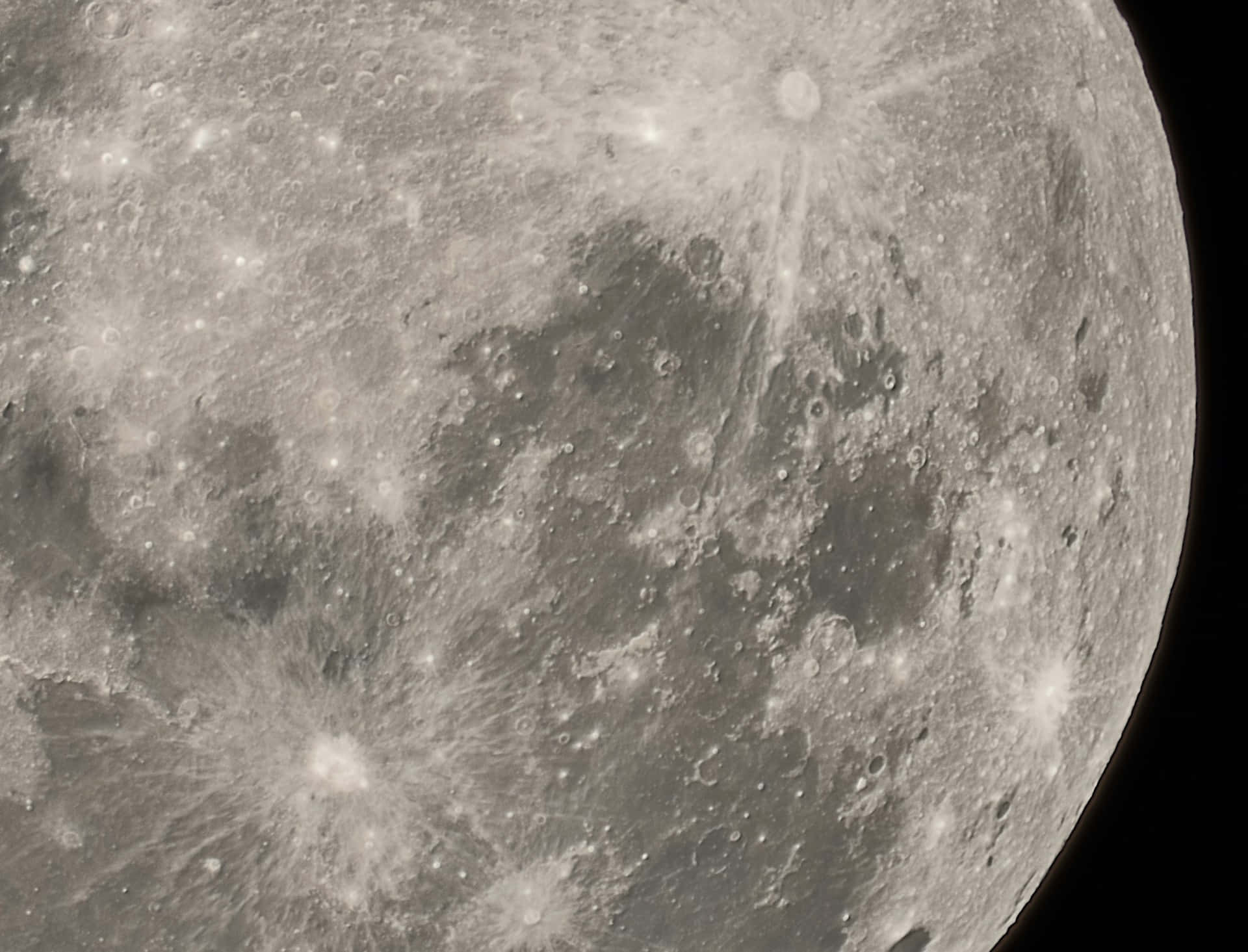 Gros Plan De La Surface Lunaire Avec Cratères Fond d'écran