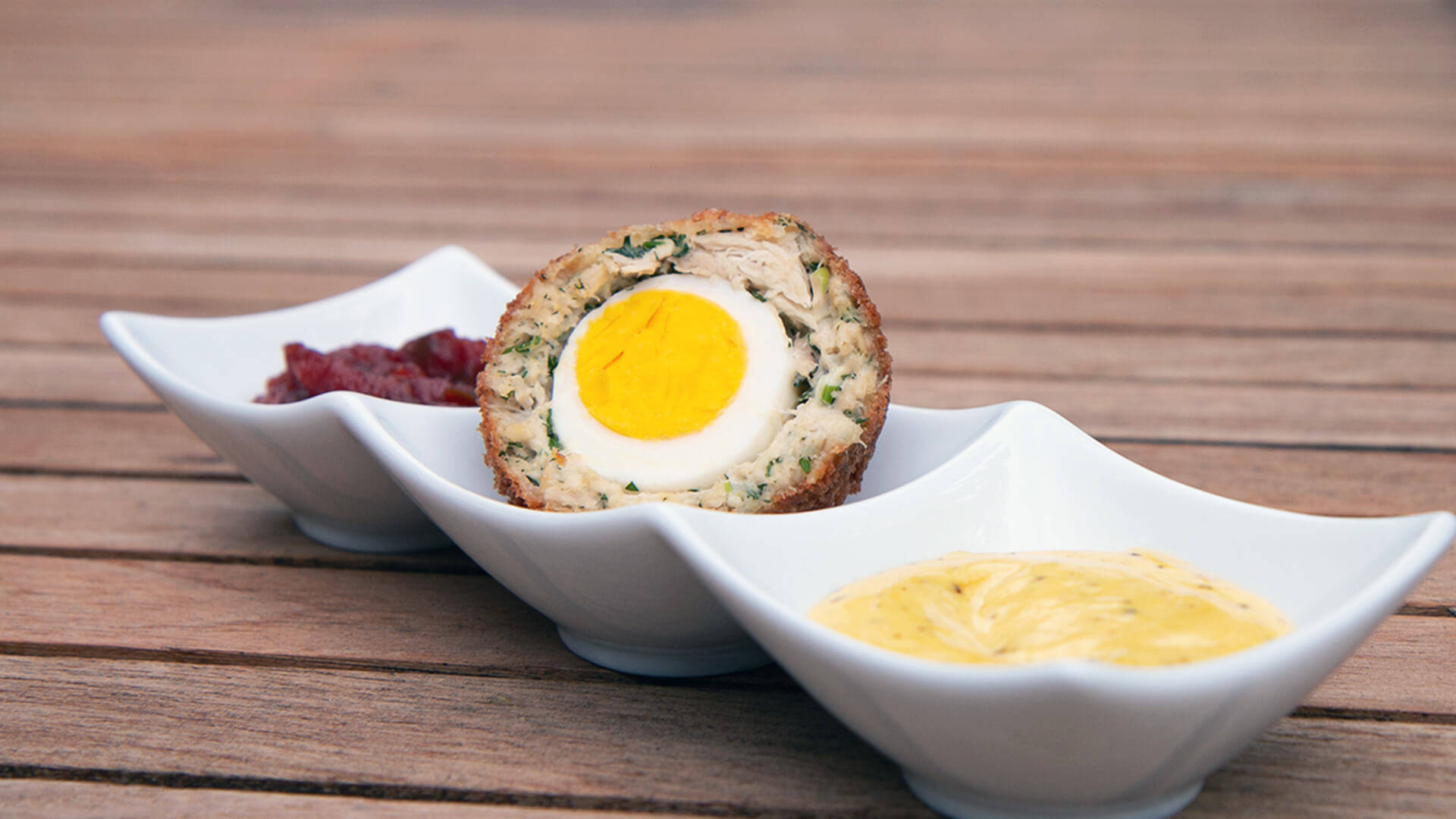 Lækker skotsk æg-britisk ret med sennepssauce Wallpaper